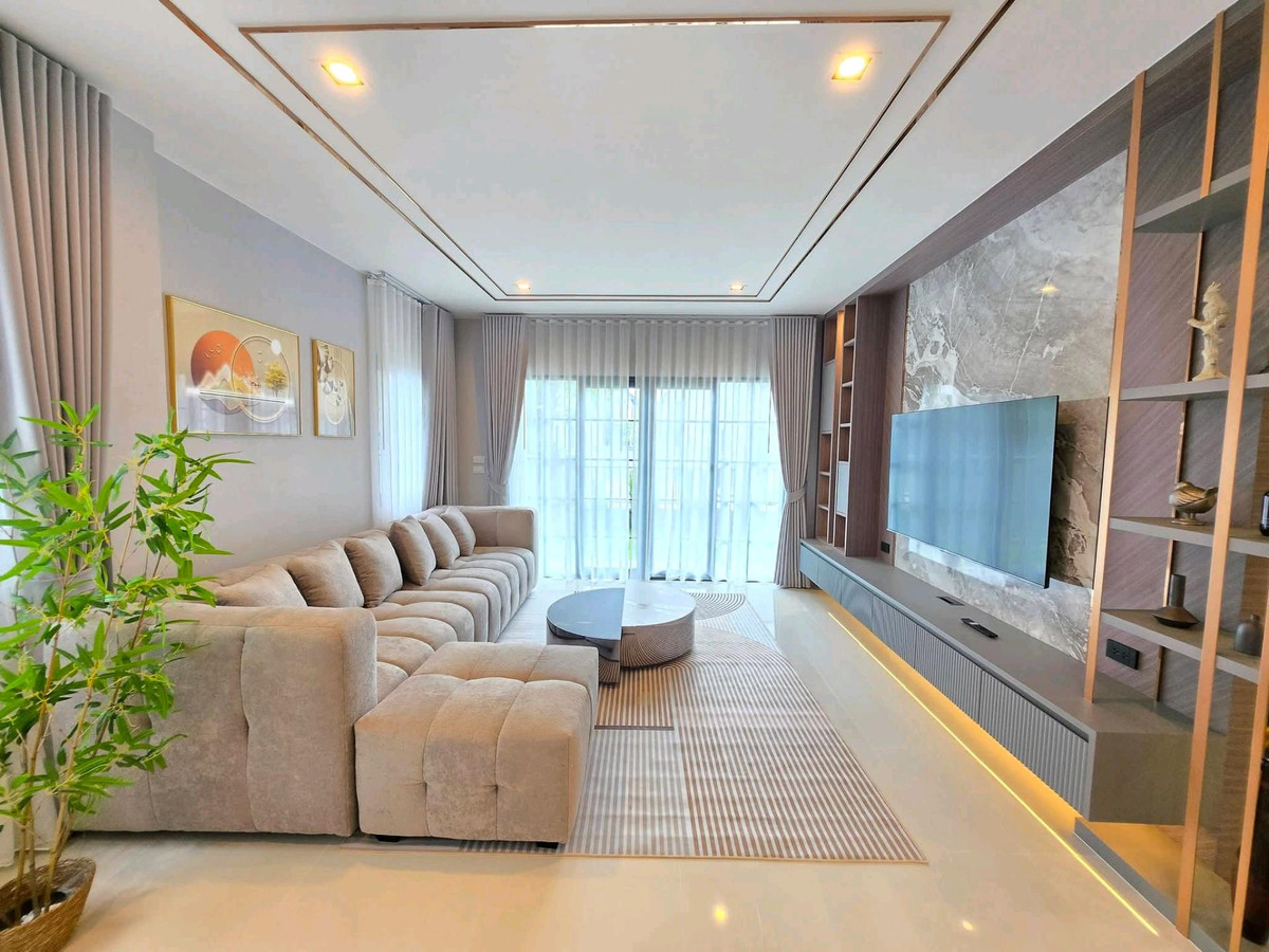 For RentHouseBangna, Bearing, Lasalle : 🍃 Luxurious corner house Private atmosphere Potential Bangna location Near Mega Bangna ✨