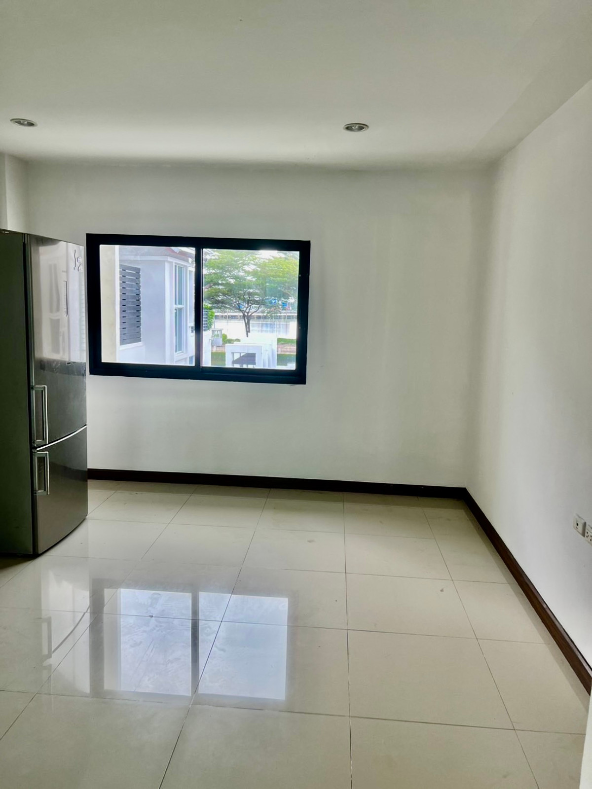 ขายโฮมออฟฟิศบางนา แบริ่ง ลาซาล : ขายโฮมออฟฟิศ 4 ชั้น ทำเลธุรกิจ ราคาดีที่สุดในโครงการ H2O Ram 2 – Suvarnabhumi (รามคำแหง 2 – วงแหวนตะวันออก)