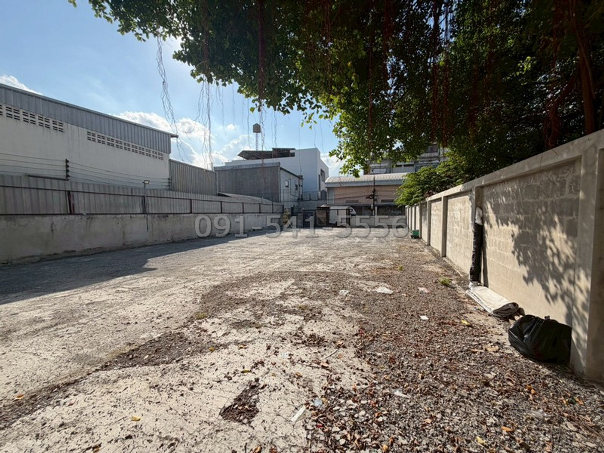 ขายที่ดินอ่อนนุช อุดมสุข : ขายที่ดินเปล่า 100 ตารางวา ริมถนน ซอยอ่อนนุช 69 มีรายได้ค่าเช่า ถมแล้ว ทำแนวเขตชัดเจน พร้อมประตูเหล็ก ใช้งานเป็นลานจอดรถ