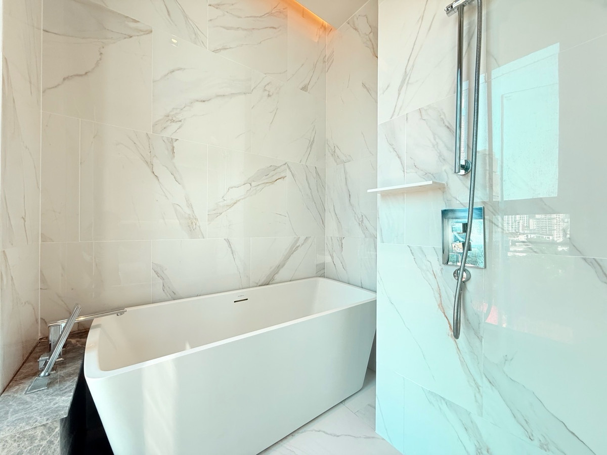 For RentCondoSathorn, Narathiwat : The Reserve Sathorn for rent, 1 bedroom, 50 sq m, ready to move in.