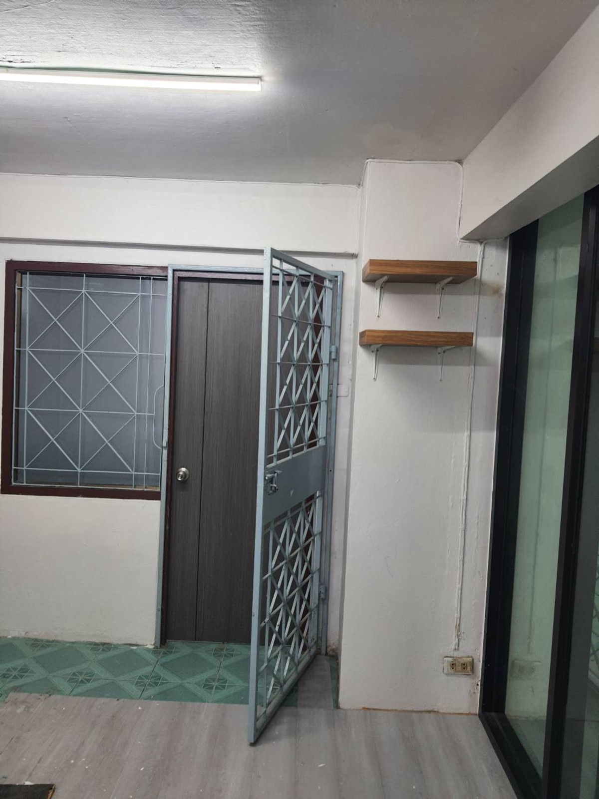 For RentShop HouseNonthaburi, Bang Yai, Bangbuathong : Commercial building for rent, 2 units, Bang Yai City Soi 6 | near MRT Bang Yai Market, only 500 m.