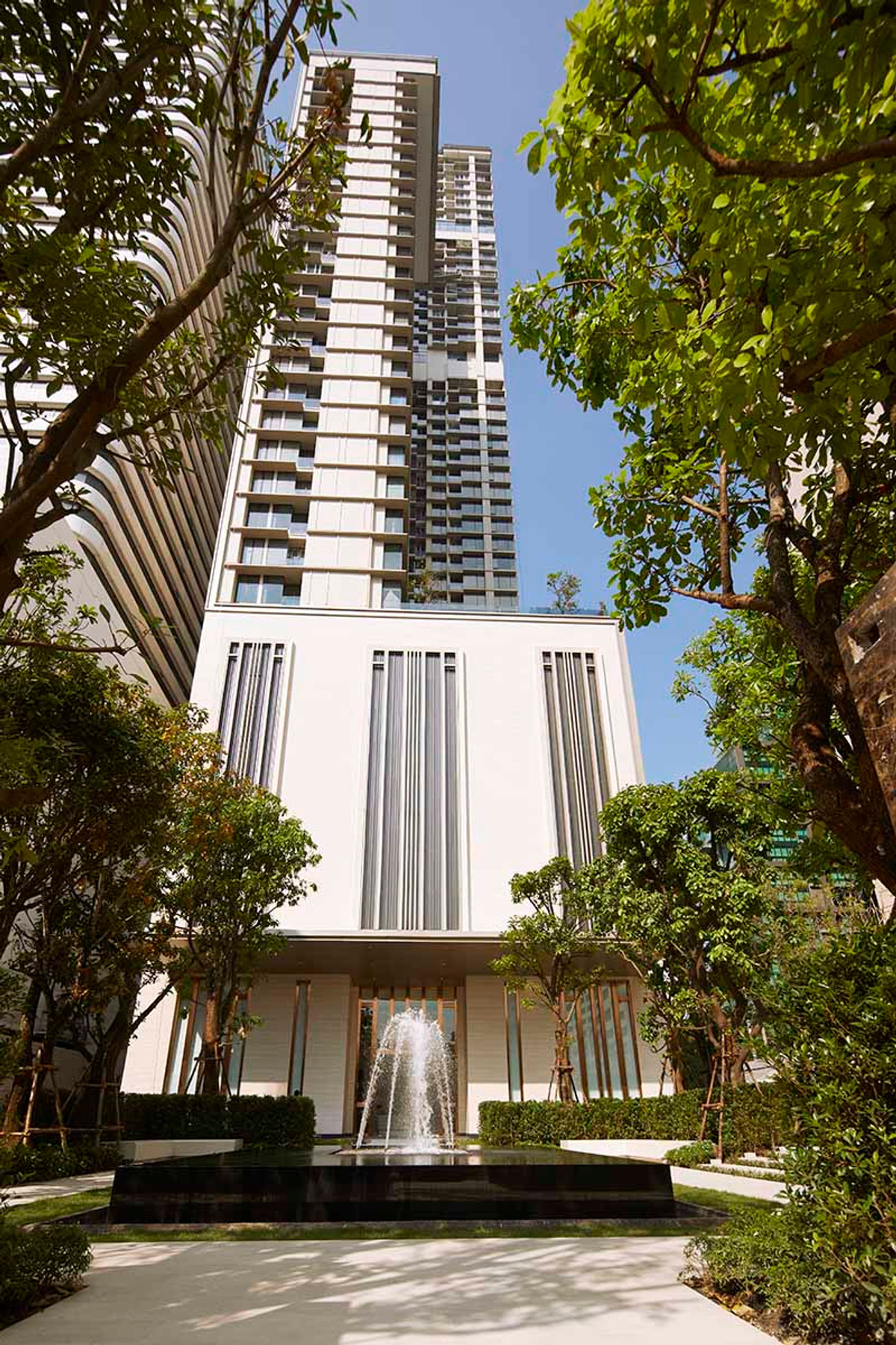 ขายคอนโดสุขุมวิท อโศก ทองหล่อ : ✨ For Sale:  The Esse Asoke✨  💰 Only 8,300,000 THB