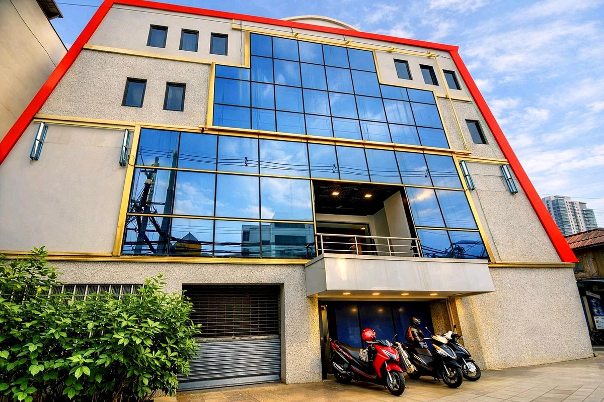 ให้เช่าอาคารพาณิชย์คลองเตย กล้วยน้ำไท : 🎈นาทีทอง!! 🔥ออฟิศ Stand Alone 4 ชั้น หลังมุม บนถนนใหญ่ ถนนพระราม4 Hostel / คลินิก / ออฟฟิศ / Café — ที่นี่ตอบโจทย์ทุกโมเดลธุรกิจ!!


STAND-ALONE🚀 COMMERCIAL BUILDING FOR RENT — 
หน้าถนนใหญ่ RAMA 4
ติด MRT หัวลำโพงเพียง 1 นาที เดินถึง! ลูกค้าเข้าถึงง่าย