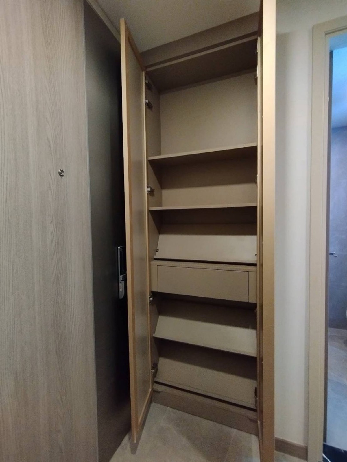 ให้เช่าคอนโดพระราม 9 เพชรบุรีตัดใหม่ RCA : ให้เช่าด่วนคอนโด One9Five Asoke-Rama9 อาคาร A ชั้น 15 วิวเมือง ขนาด 27.5 ตร.ม. ราคา 20,000 บาท