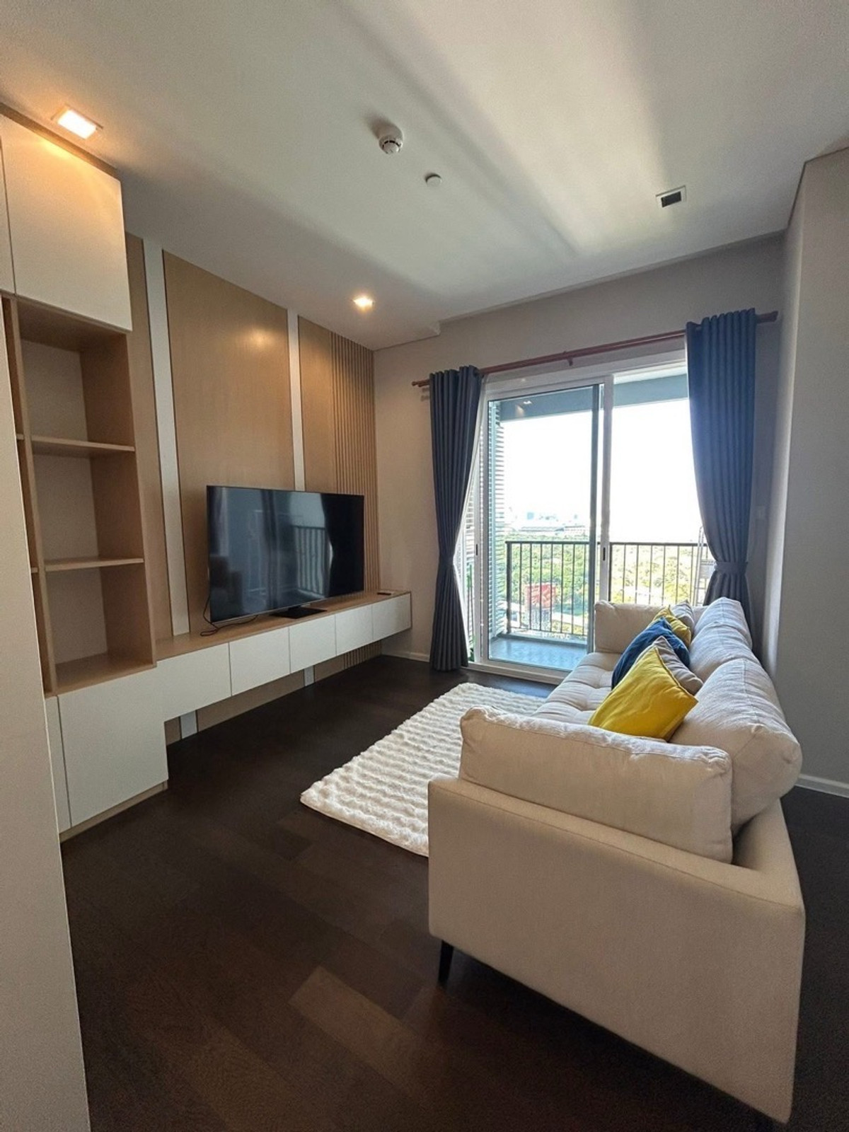 For RentCondoLadprao, Central Ladprao : Condo for rent: The Saint Residence Lat Phrao Room size: 57 sq m, 2 bedrooms, 2 bathrooms Floor: 22 Building/Building: G Price: 29,000 baht Nearby places: Mrt Phahon Yothin