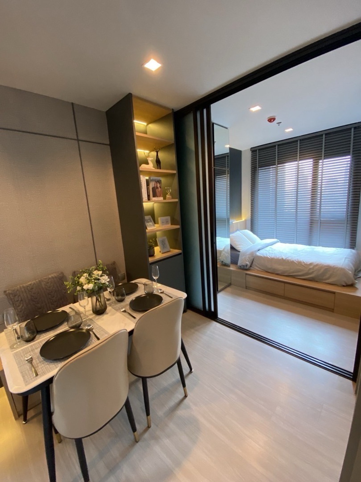 ให้เช่าคอนโดพระราม 9 เพชรบุรีตัดใหม่ RCA : ให้เช่า Life Asoke Rama9 (ไลฟ์ อโศก พระราม9) 2 ห้องนอน 1ห้องน้ำ 40 ตรม.ชั้น 27 วิวสวย เฟอร์และเครื่องใช้ไฟฟ้าครบ 35,000 บาท