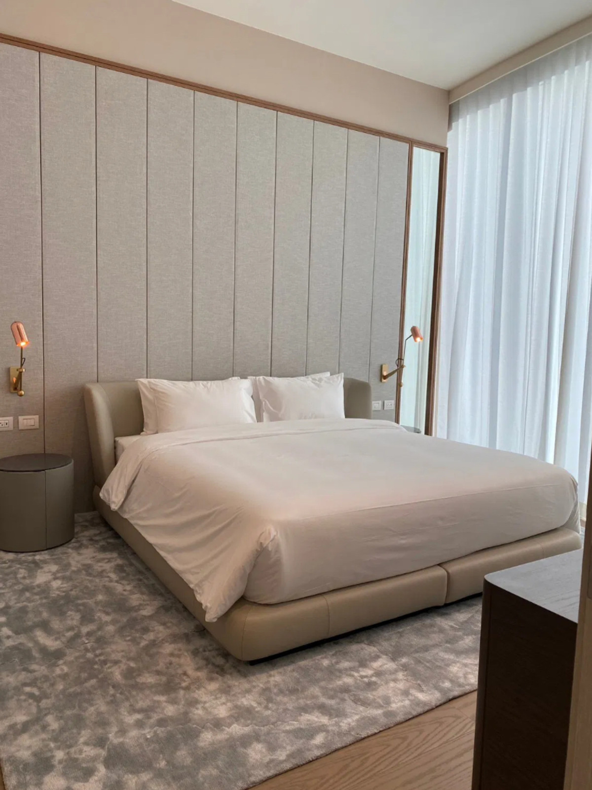 ให้เช่าคอนโดวิทยุ ชิดลม หลังสวน : Scope Langsuan 80 sq.m. Please add LINE ID @806qphgn o8415o5483