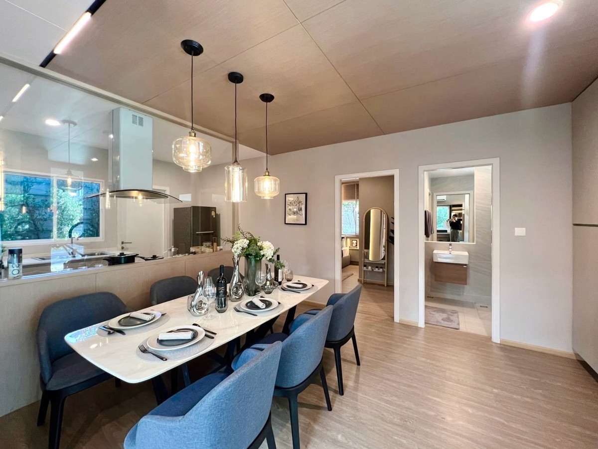 ขายบ้านสมุทรปราการ สำโรง : ◈Nirvana Absolute Bangna◈ Usable area 282 sq.m. • 4 bedrooms, 4 bathrooms • 3 parking spaces • 1 maids room • Built-in furniture, fully decorated 

