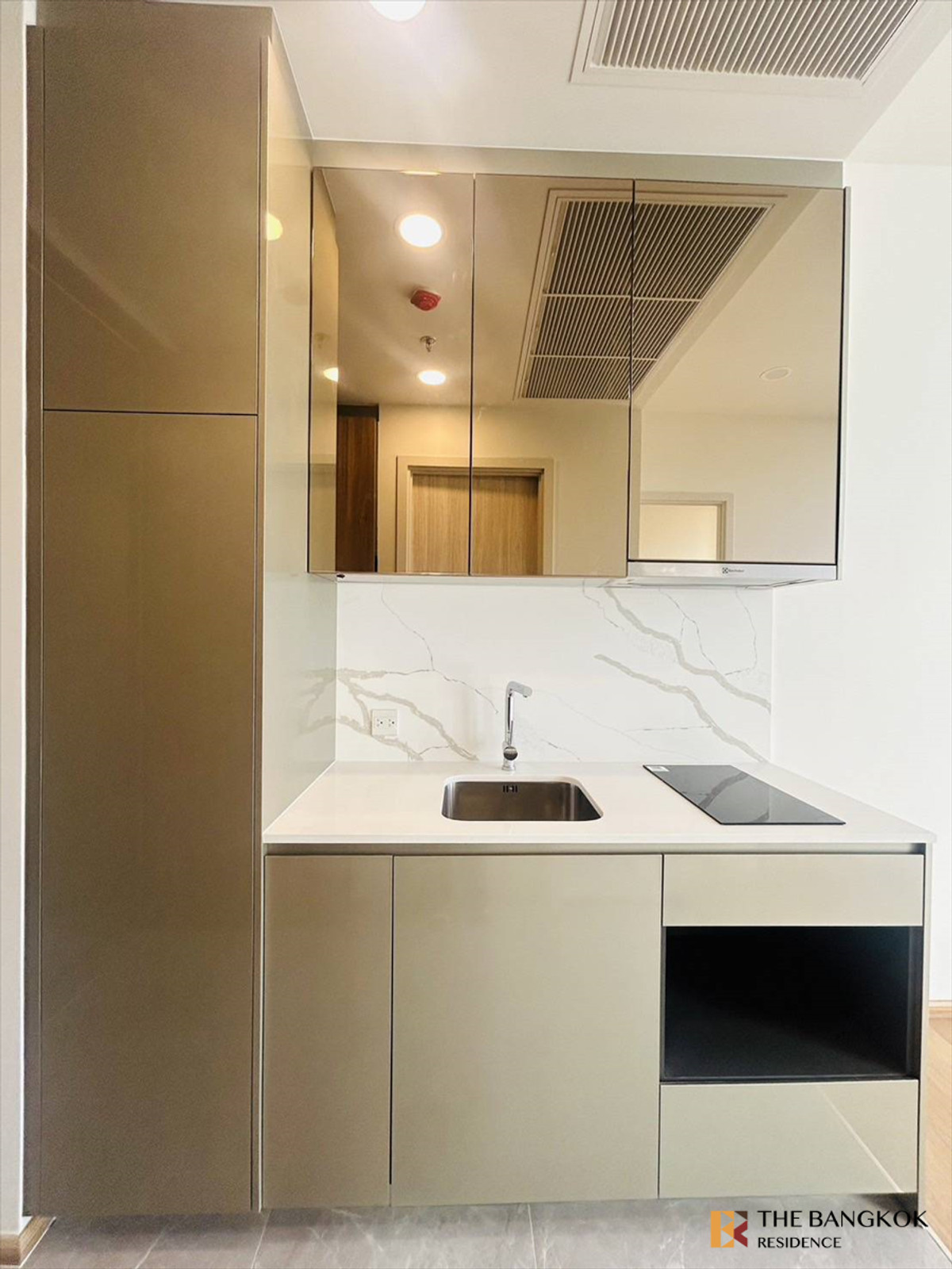 For SaleCondoRatchathewi,Phayathai : 🔥 Best Deal🔥 Wish Signature II Midtown 1B1B 34sqm. Just 6.89MB All in Only Call Ms.Angel(Aumi)0658209572