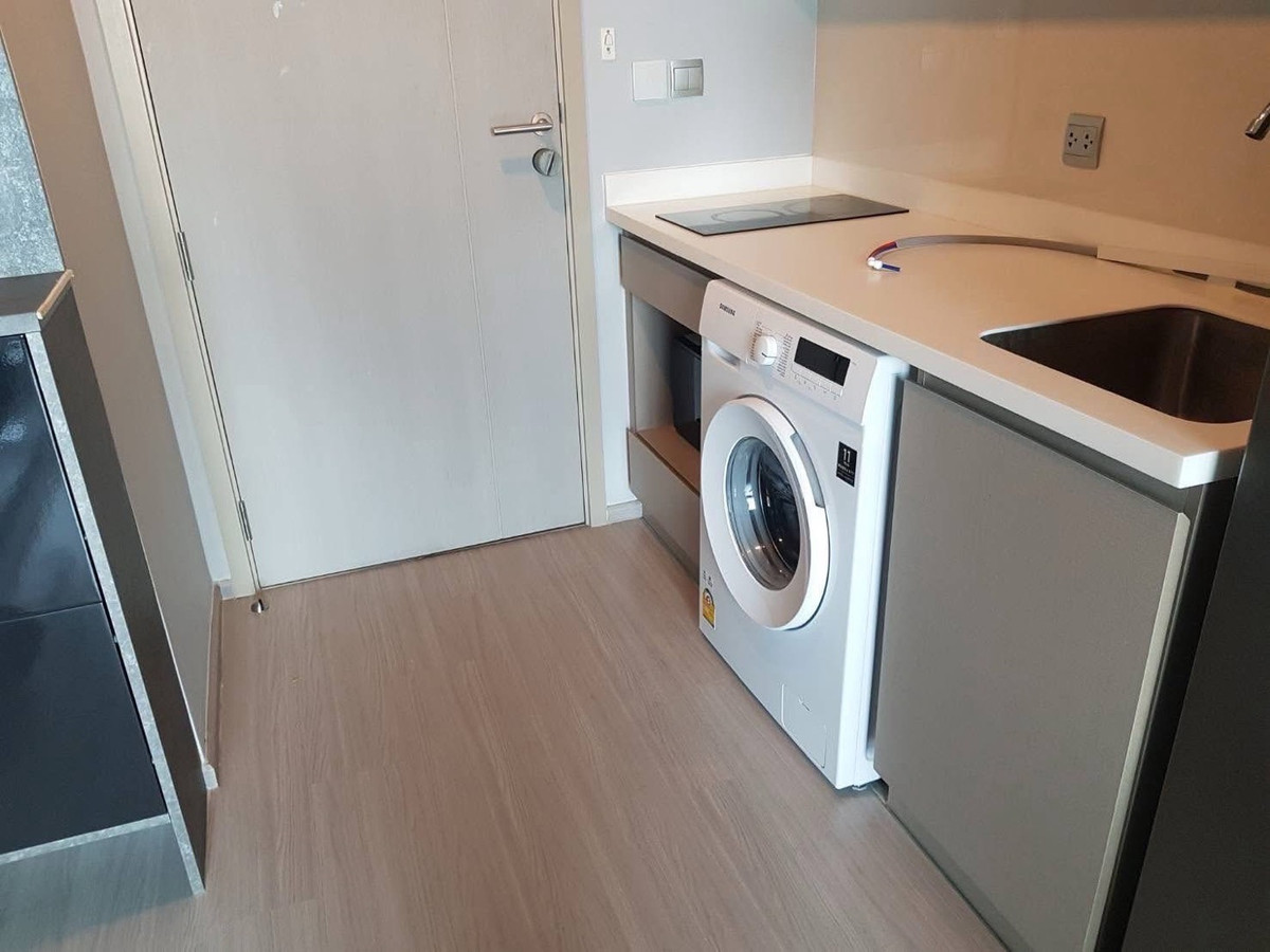 ให้เช่าคอนโดลาดพร้าว เซ็นทรัลลาดพร้าว : ให้เช่า คอนโด Life ลาดพร้าว ขนาดห้อง : 35 ตร.ม ชั้น : 38 ตึก/อาคาร : A ราคา : 25,000 บาท สถานที่ใกล้เคียง : ติด bts สถานีห้าแยกลาดพร้าว