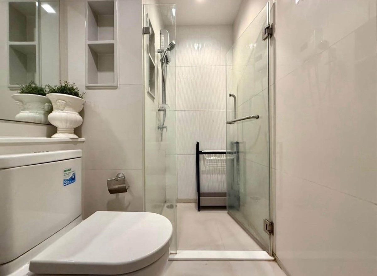 For RentCondoRama9, Petchburi, RCA : For rent: Life Asoke Rama9 (Life Asoke Rama 9) 1 bedroom, 1 bathroom (1bed plus) 27 sq m. Building A, 40th floor, beautiful city view, complete furniture and appliances, 19,000 baht.