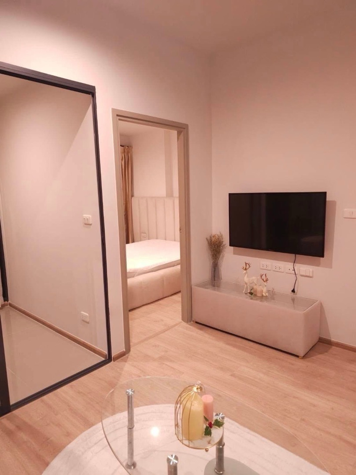 ให้เช่าคอนโดพระราม 9 เพชรบุรีตัดใหม่ RCA : ให้เช่า ideo asoke rama9 (ไอดีโอ อโศก พระราม9 ) 1 ห้องนอน 1ห้องน้ำ  31 ตรม.ชั้น 9 ตึกหลัก วิวเมือง  เฟอร์และเครื่องใช้ไฟฟ้าครบ 22,000 บาท