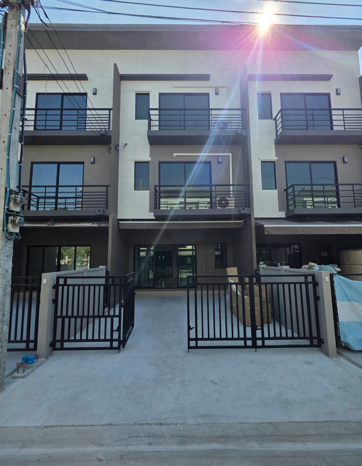 For RentTownhomeKasetsart, Ratchayothin : Townhome for rent Baan Klang Muang Phahon - Ramintra, near Makro Theparak, only 3 minutes.