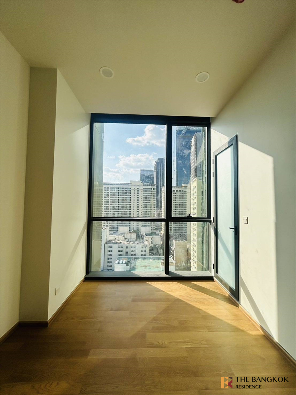 For SaleCondoRatchathewi,Phayathai : 🔥 Best Deal🔥 Wish Signature II Midtown 1B1B 34sqm. Just 6.89MB All in Only Call Ms.Angel(Aumi)0658209572