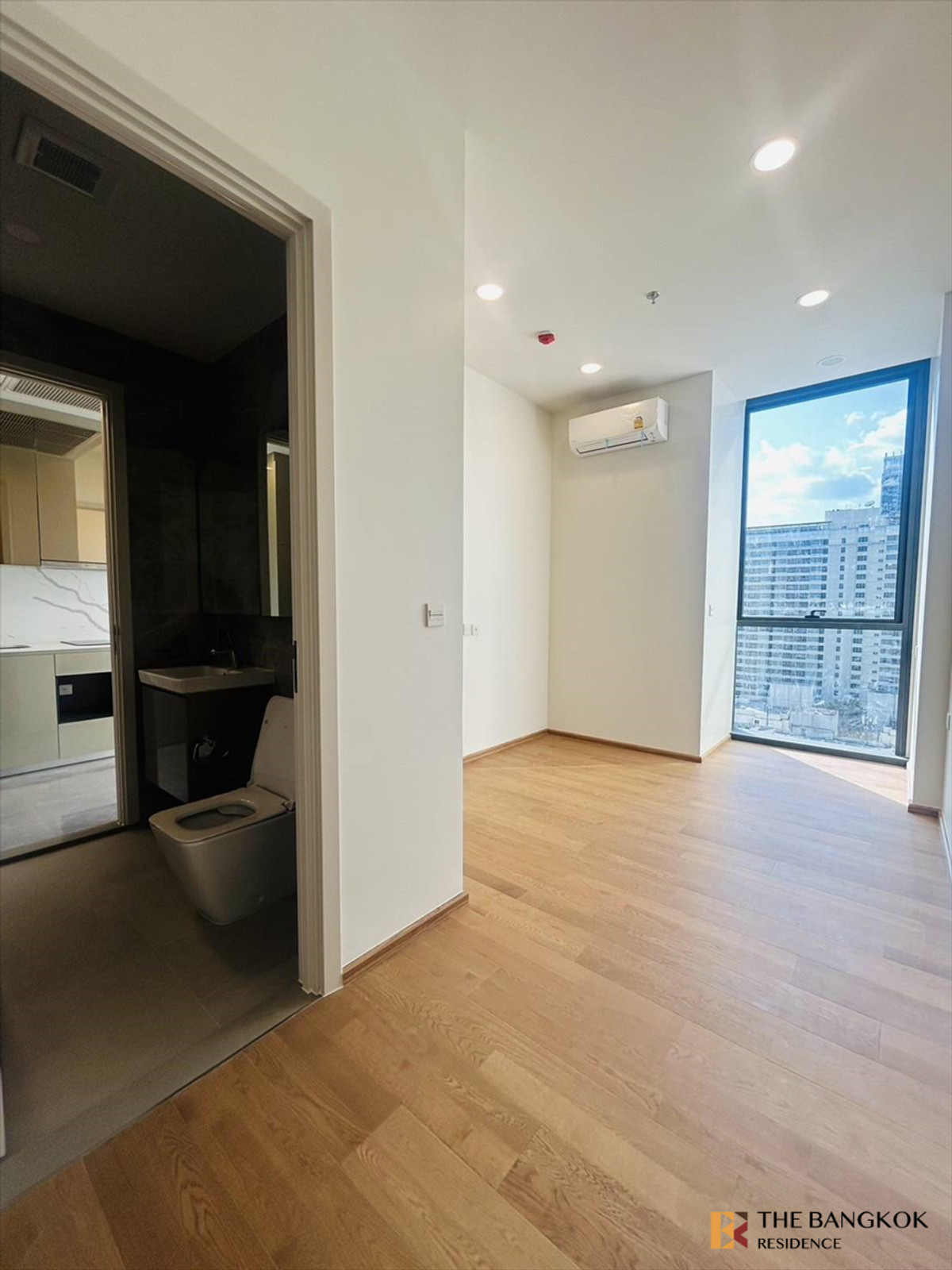 For SaleCondoRatchathewi,Phayathai : 🔥 Best Deal🔥 Wish Signature II Midtown 1B1B 34sqm. Just 6.89MB All in Only Call Ms.Angel(Aumi)0658209572