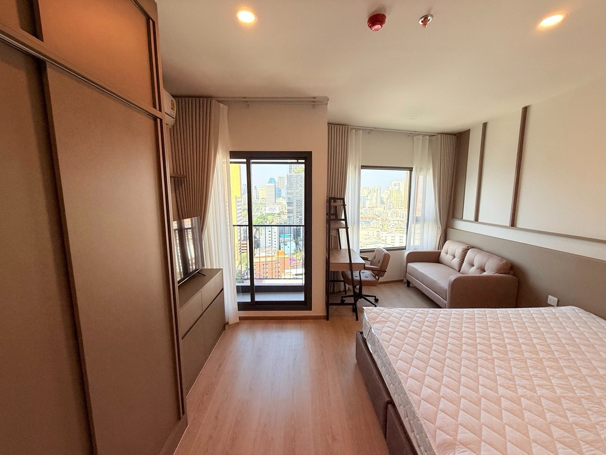 For RentCondoKhlongtoei, Kluaynamthai : Brand new Studio next to Benchakitti Park.