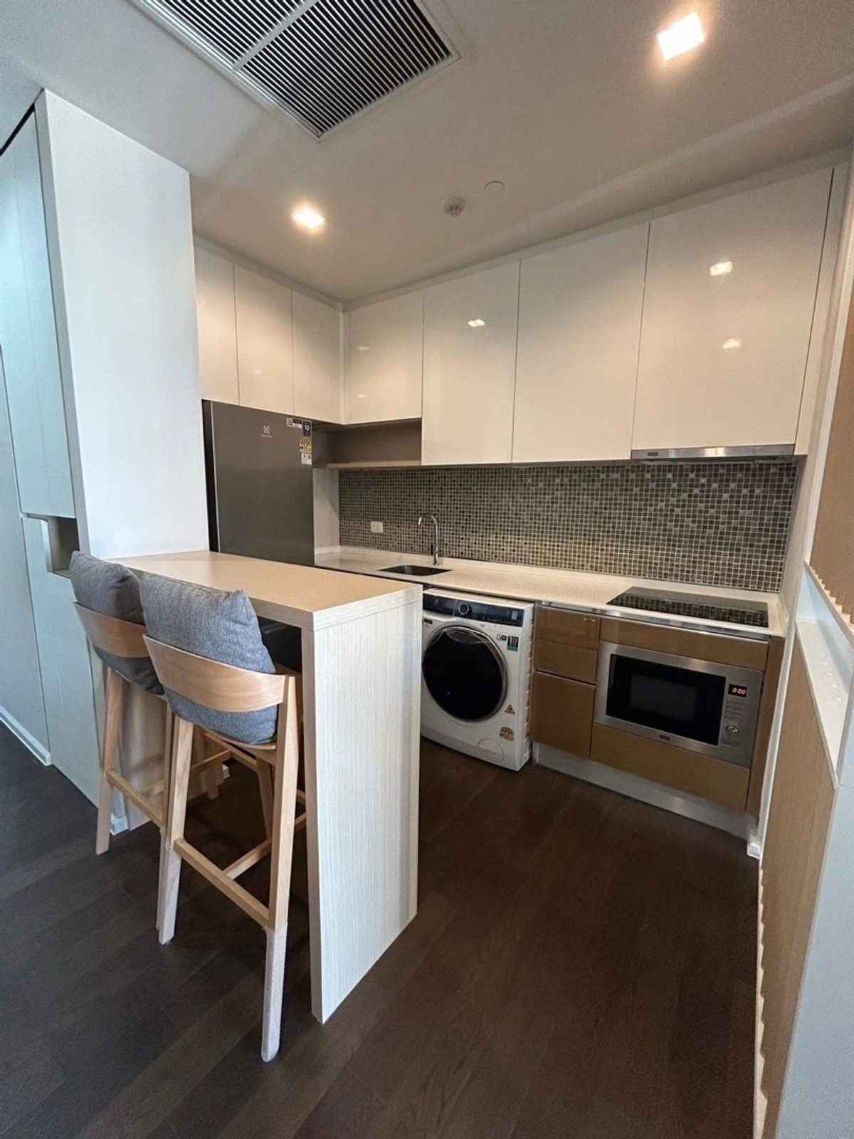 ให้เช่าคอนโดลาดพร้าว เซ็นทรัลลาดพร้าว : ให้เช่า คอนโด The Saint Residence ลาดพร้าวขนาดห้อง : 57 ตร.ม 2ห้องนอน 2 ห้องน้ำ ชั้น : 22 ตึก/อาคาร : G ราคา : 29,000 บาท สถานที่ใกล้เคียง : Mrt พหลโยธิน