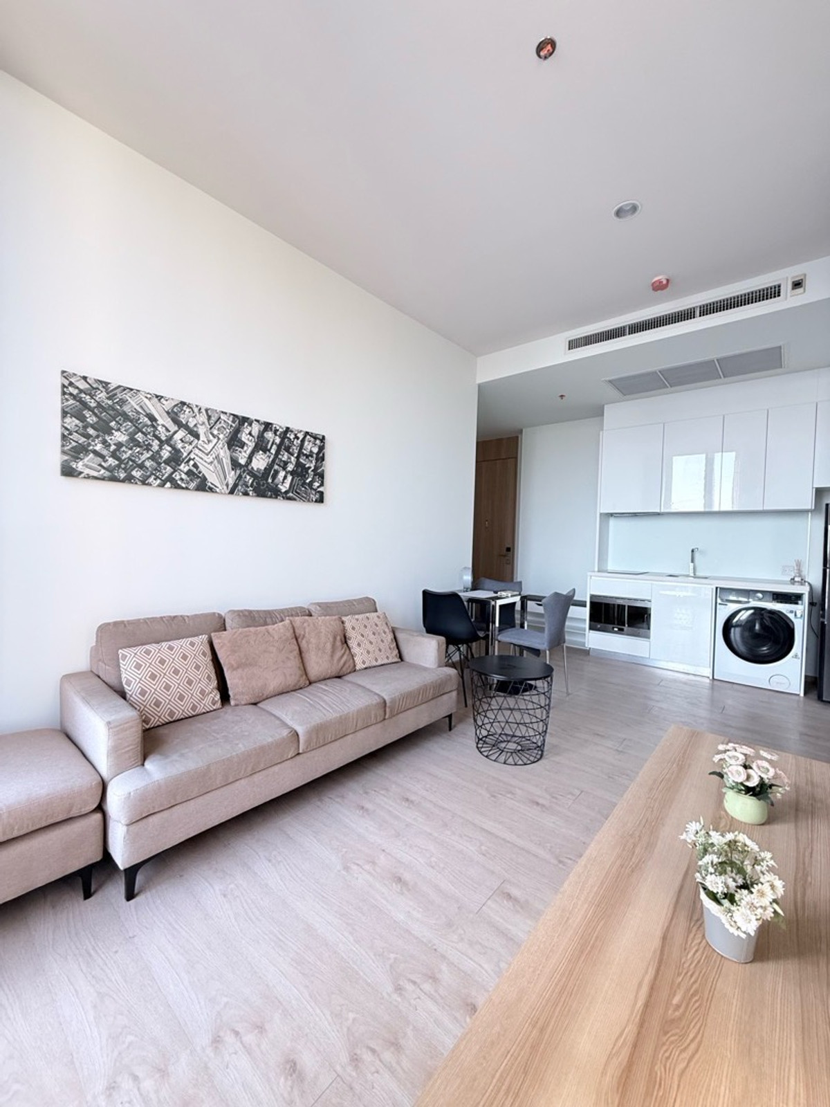 ให้เช่าคอนโดสุขุมวิท อโศก ทองหล่อ : 🏢 Noble BE19👫 ‼️Best price‼️Luxury condo ✨Beautiful Built in✨Close to BTS Asoke🚇✨