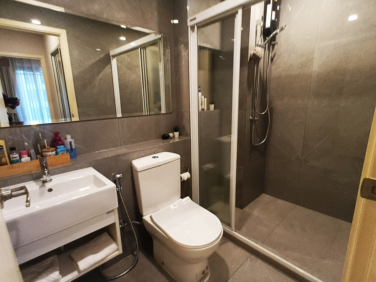 For SaleCondoKasetsart, Ratchayothin : Urgent sale! BLUE Condo Phaholyothin 35, best pool view in the project, fully furnished and ready to move in immediately.