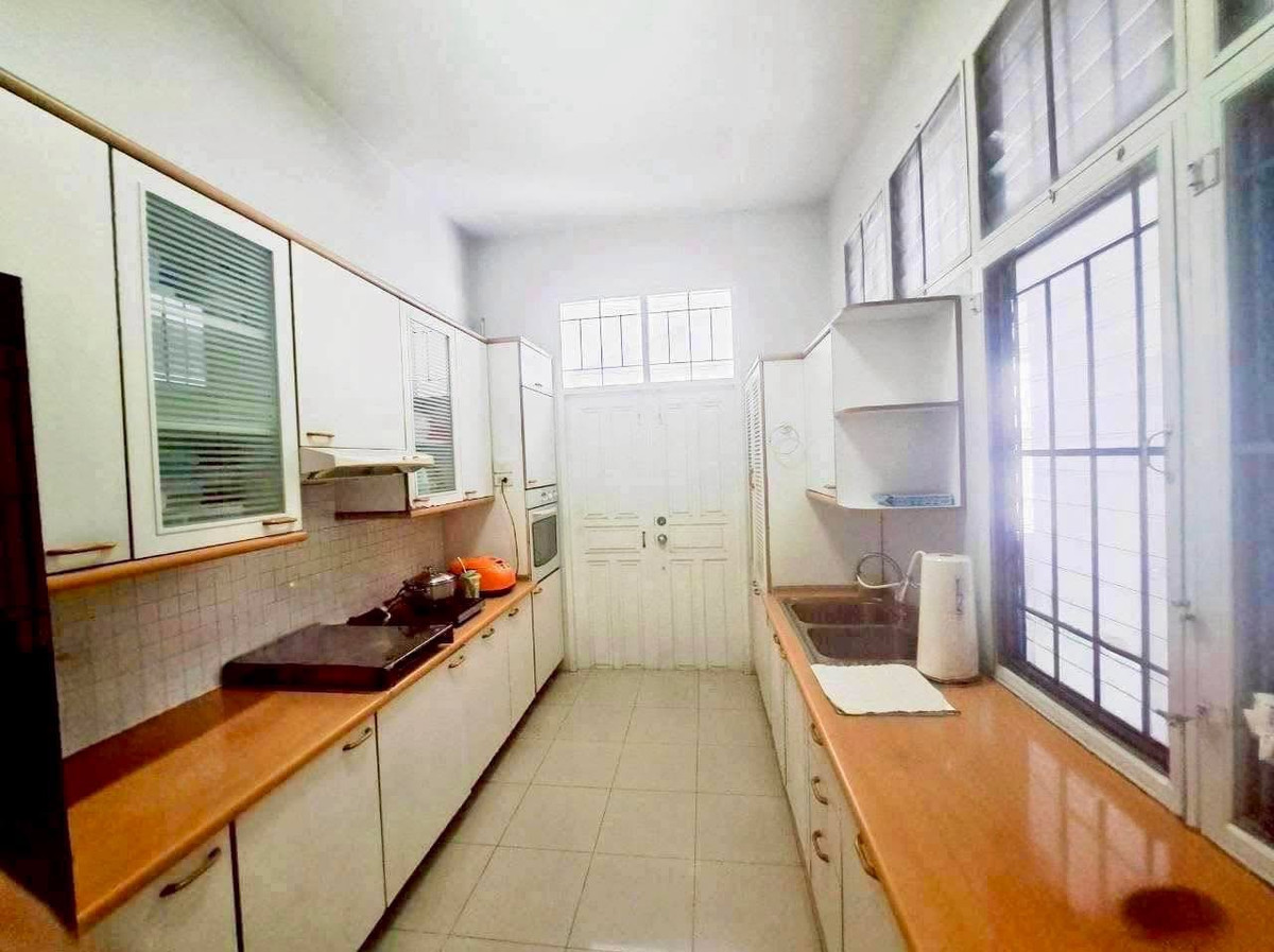 ขายบ้านบางนา แบริ่ง ลาซาล : ทำเลทอง ซอยแบริ่ง 13 (สุขุมวิท 107) บ้านใหญ่ ใจกลางสุขุมวิท บ้านเดี่ยว 2 ชั้น ใกล้ BTS แบริ่ง 221 ตร.ว. พร้อมอยู่ทันที