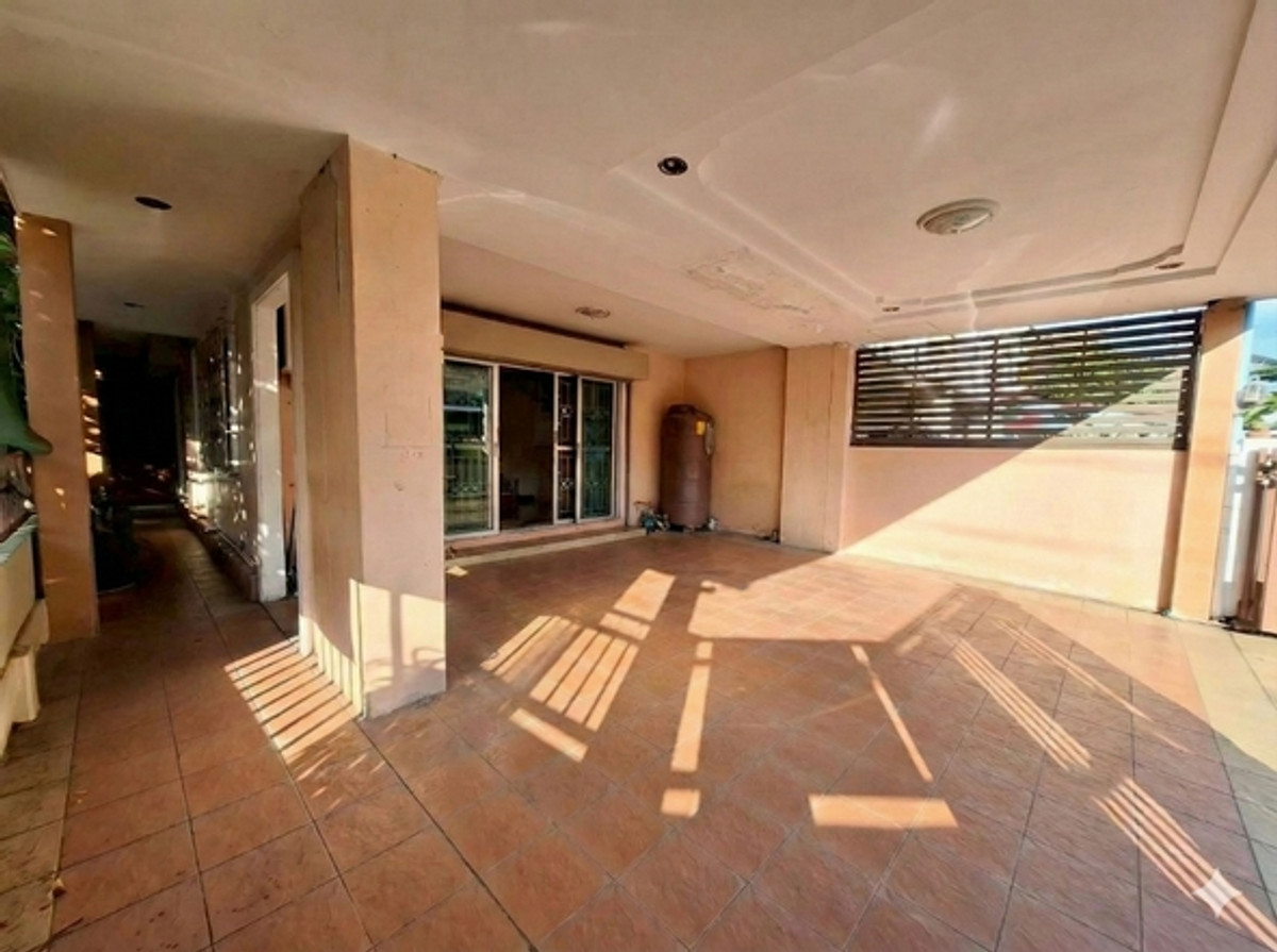 For SaleTownhomePathum Thani,Rangsit, Thammasat : 2-story townhouse for sale, corner house, 3 bedrooms, Pruksa Ville Village 16-1, next to Rangsit-Nakhon Nayok Road, near Future Park Rangsit.