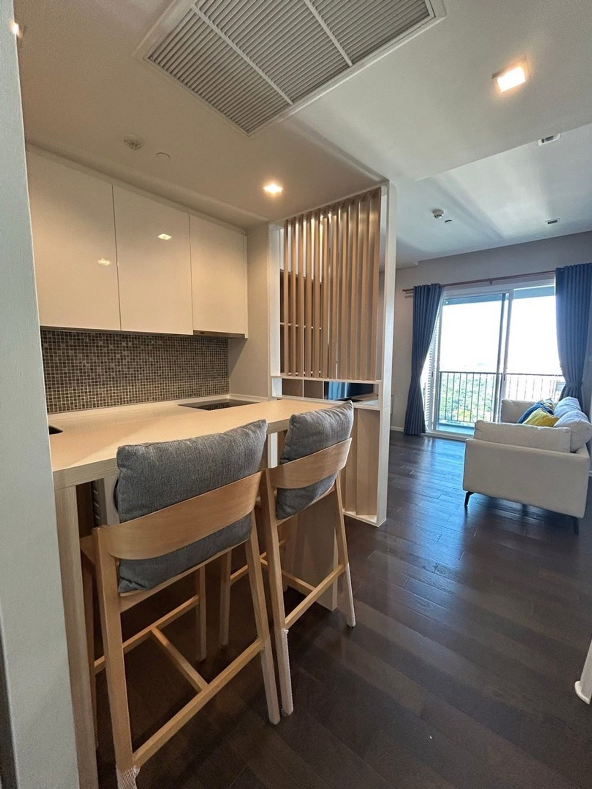 ให้เช่าคอนโดลาดพร้าว เซ็นทรัลลาดพร้าว : ให้เช่า คอนโด The Saint Residence ลาดพร้าวขนาดห้อง : 57 ตร.ม 2ห้องนอน 2 ห้องน้ำ ชั้น : 22 ตึก/อาคาร : G ราคา : 29,000 บาท สถานที่ใกล้เคียง : Mrt พหลโยธิน