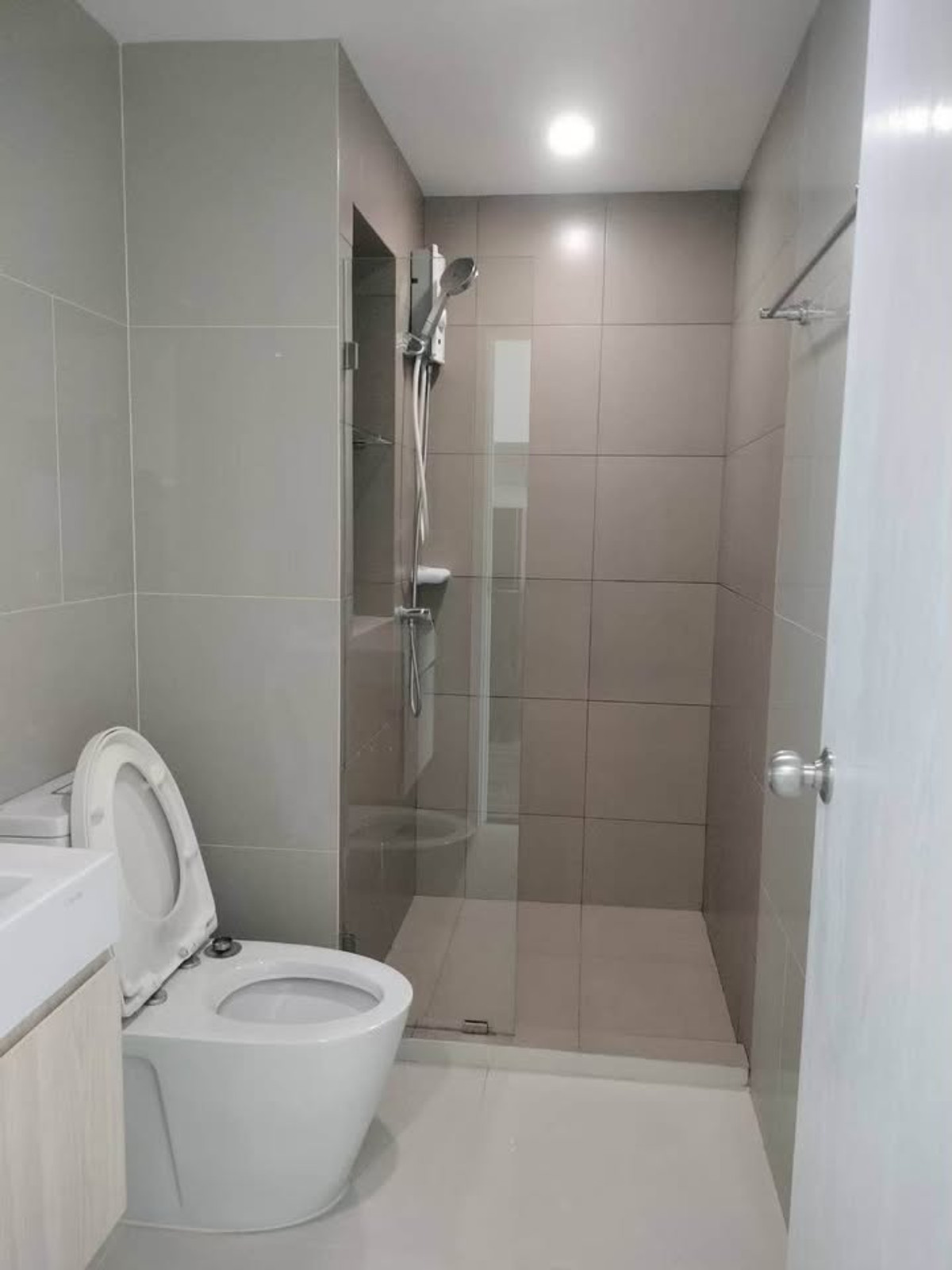 For RentCondoPattanakan, Srinakarin : Condo for Rent: Rich Park @ Triple Station Rama 9 Nearest MRT: Phra Ram 9 Station