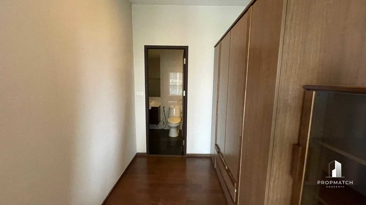 For RentCondoSukhumvit, Asoke, Thonglor : ⚡️Cheapest in the building⚡️Noble remix thongloah 41 Sqm 20,000 B next to BTS Thonglor, has skywalk. If interested, contact to make an appointment to see Putter 0928895628 line : plustor_ss