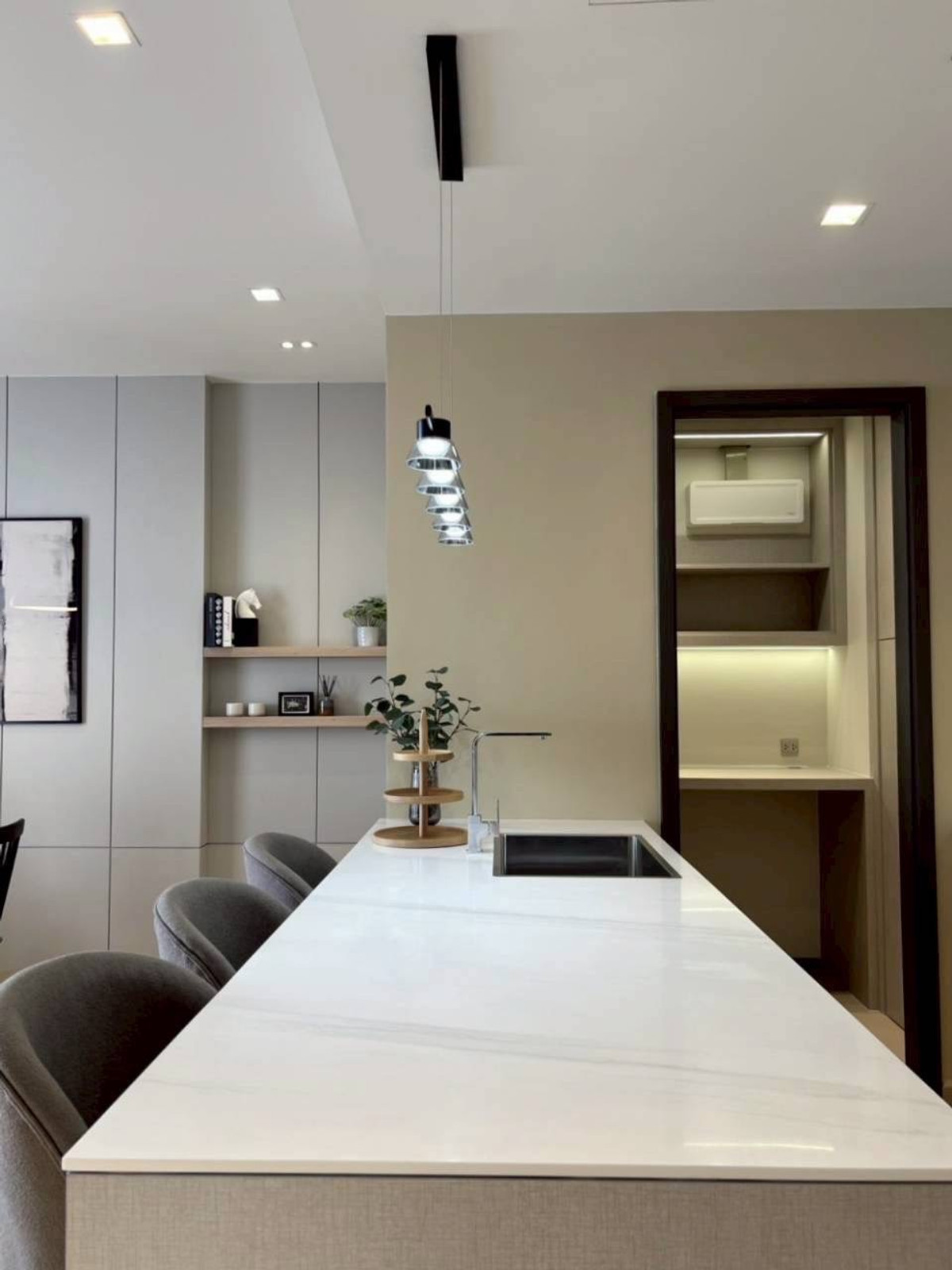 ขายคอนโดสาทร นราธิวาส : ขายด่วน คอนโด Rhythm เจริญกรุง-พาวิลเลียน 2 นอน 3 น้ำ 1 ห้องแม่บ้าน ตกแต่ง Built-in อย่างดี ตามภาพ ห้องใหม่ ไม่เคยเข้าอยู่ เข้าอยู่ได้เลย