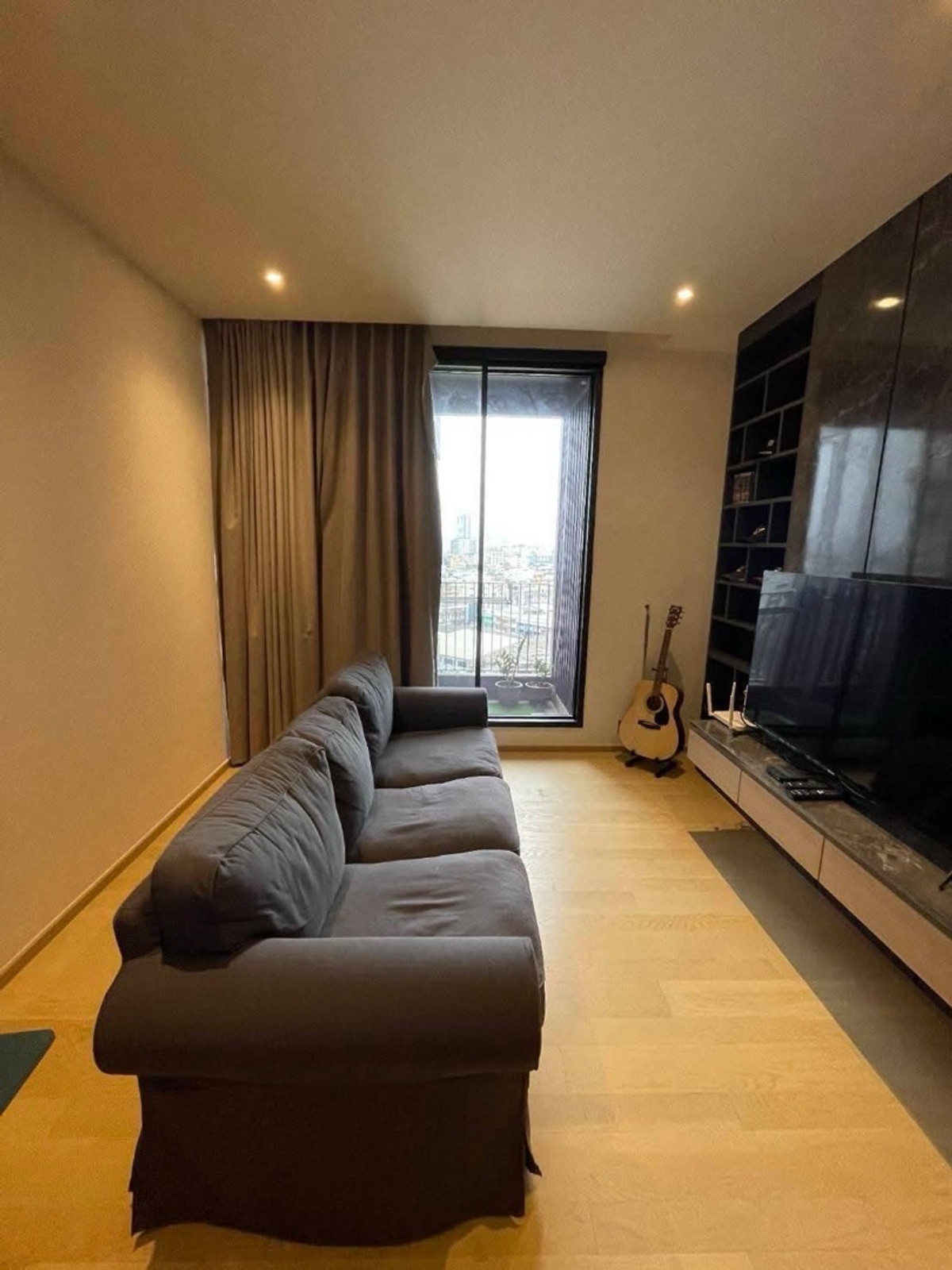 ให้เช่าคอนโดพระราม 9 เพชรบุรีตัดใหม่ RCA : ให้เช่าด่วนคอนโด Ashton Asoke-Rama9  ชั้น 10-20 อาคาร Alpha วิวเซ็นทรัล ขนาด  40 ตร.ม. 1 ห้องนอน ราคา 33,000 บาท พร้อมอยู่ ต่อรองได้นิดหน่อย 