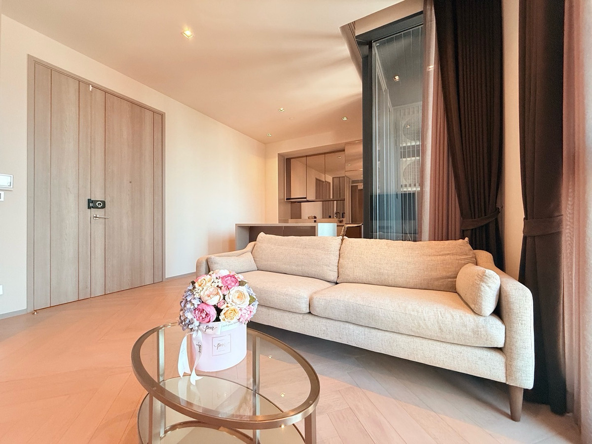 For RentCondoSathorn, Narathiwat : The Reserve Sathorn for rent, 1 bedroom, 50 sq m, ready to move in.