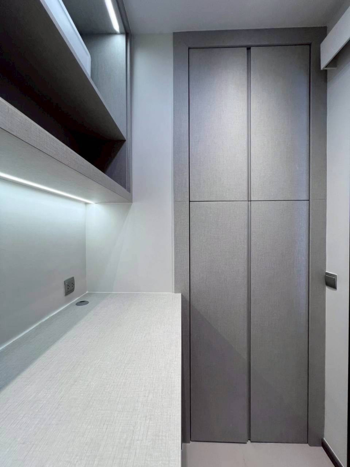 ขายคอนโดสาทร นราธิวาส : ขายด่วน คอนโด Rhythm เจริญกรุง-พาวิลเลียน 2 นอน 3 น้ำ 1 ห้องแม่บ้าน ตกแต่ง Built-in อย่างดี ตามภาพ ห้องใหม่ ไม่เคยเข้าอยู่ เข้าอยู่ได้เลย