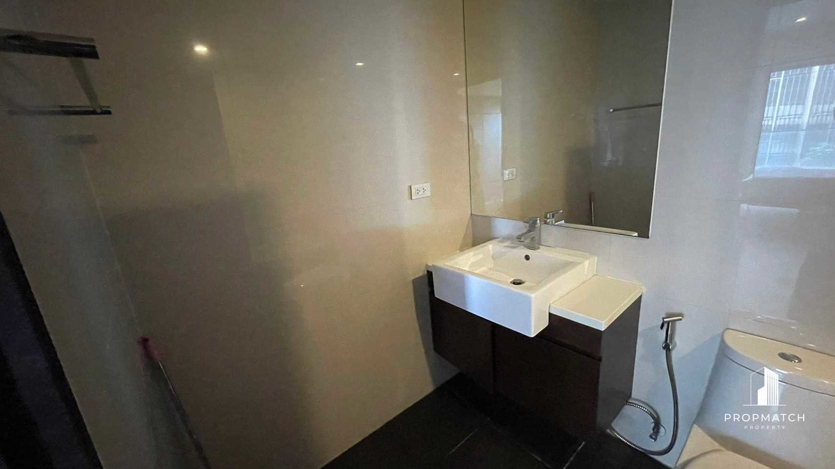 For RentCondoSukhumvit, Asoke, Thonglor : ⚡️Cheapest in the building⚡️Noble remix thongloah 41 Sqm 20,000 B next to BTS Thonglor, has skywalk. If interested, contact to make an appointment to see Putter 0928895628 line : plustor_ss