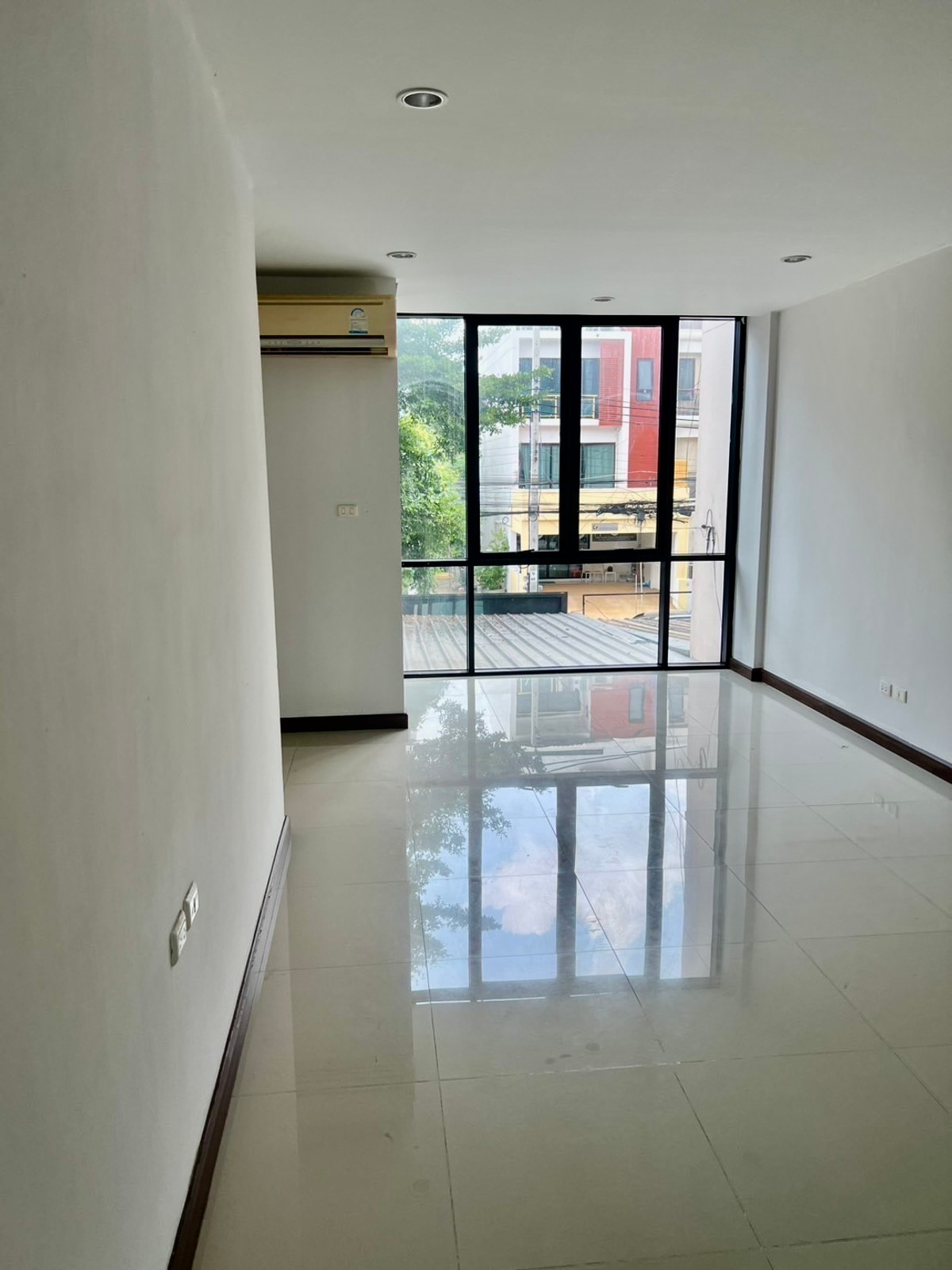 ขายโฮมออฟฟิศบางนา แบริ่ง ลาซาล : ขายโฮมออฟฟิศ 4 ชั้น ทำเลธุรกิจ ราคาดีที่สุดในโครงการ H2O Ram 2 – Suvarnabhumi (รามคำแหง 2 – วงแหวนตะวันออก)