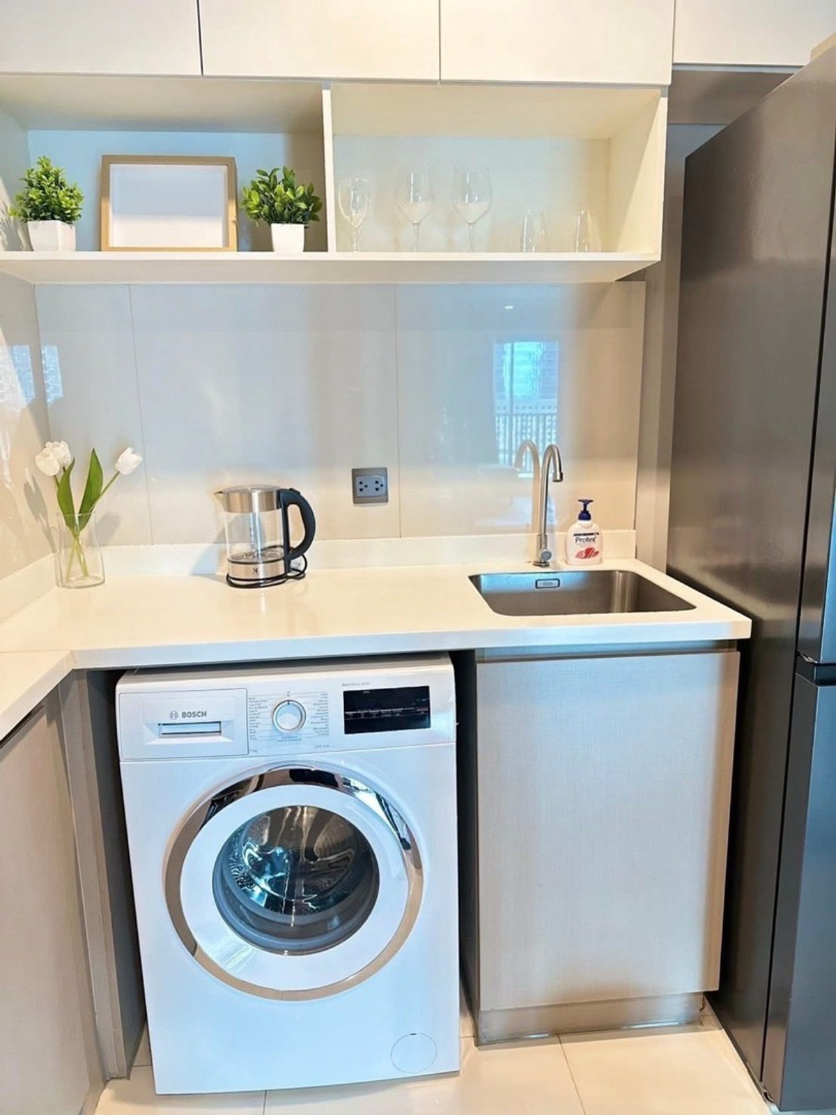 ให้เช่าคอนโดลาดพร้าว เซ็นทรัลลาดพร้าว : ให้เช่า คอนโด Life ลาดพร้าว ขนาดห้อง : 75 ตร.ม ชั้น : 11 ตึก/อาคาร : B 2ห้องนอน2ห้องนำ้ ราคา : 35,000 บาท สถานที่ใกล้เคียง : ติด bts สถานีห้าแยกลาดพร้าว