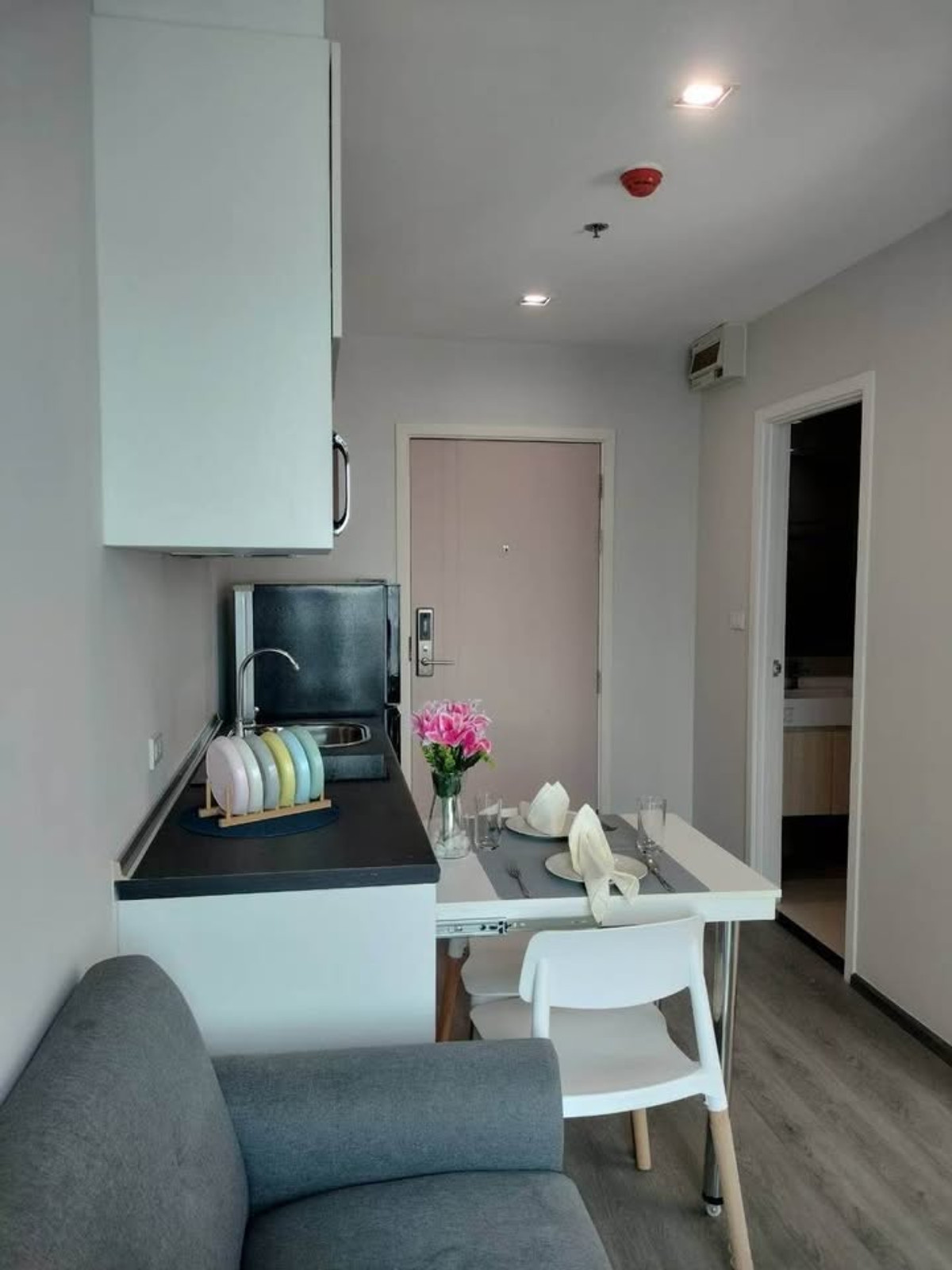 For RentCondoPattanakan, Srinakarin : Condo for Rent: Rich Park @ Triple Station Rama 9 Nearest MRT: Phra Ram 9 Station