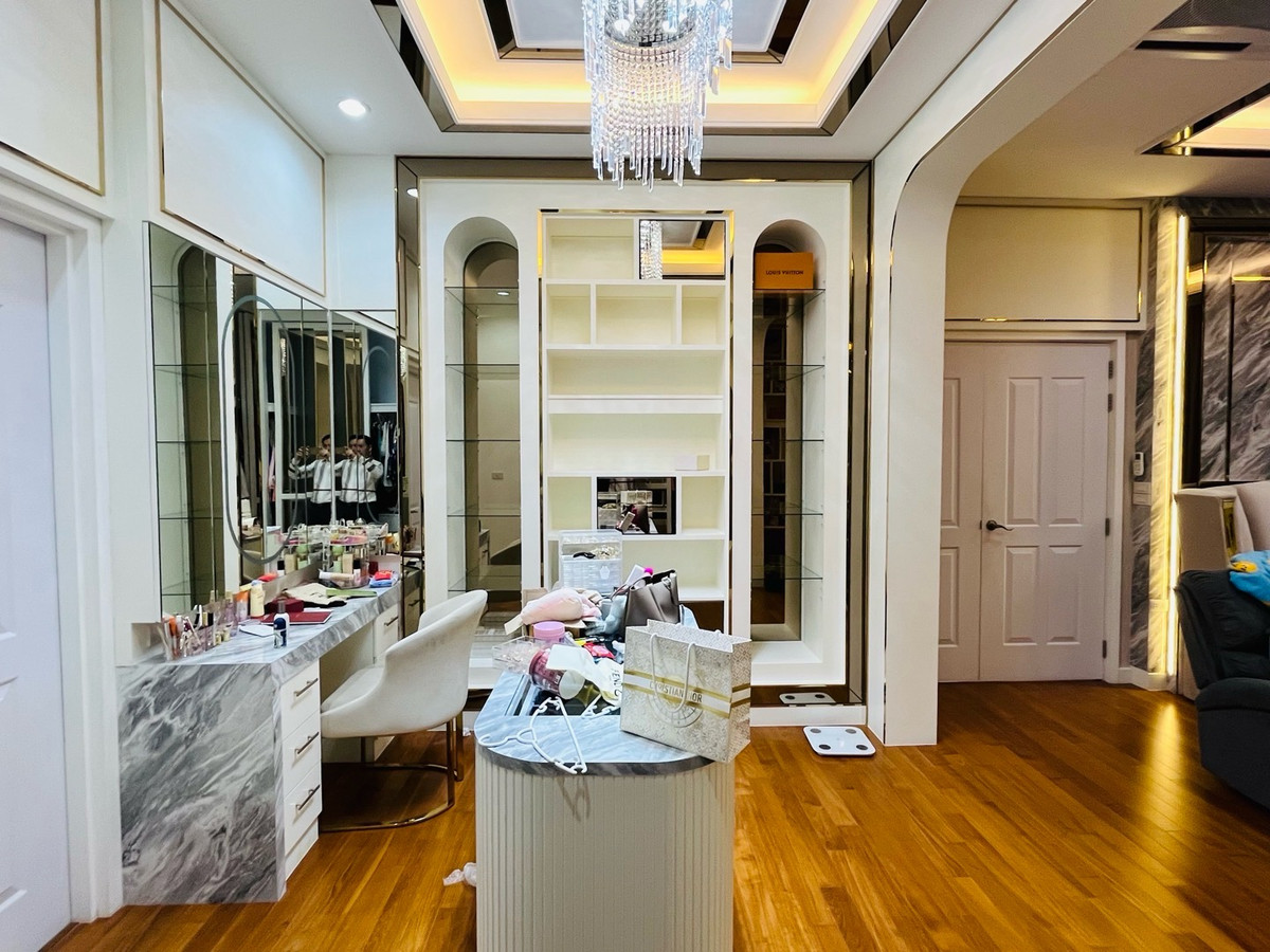 ให้เช่าบ้านปทุมธานี รังสิต ธรรมศาสตร์ : เช่าแกรนดิโอ วิภาวดีรังสิต  มีสระว่ายน้ำ แต่งไป 6ล้าน บ้านหลังมุมใหญ่สุด 450ตร.ม สวยกว่านางฟ้า