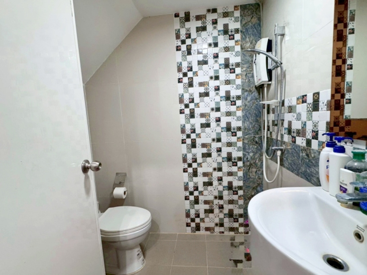 ขายทาวน์โฮมเกษตร นวมินทร์ ลาดปลาเค้า : ขาย ทาวน์เฮ้าส์ 2 ชั้น โกลเด้น ทาวน์ 3 ลาดพร้าว เกษตรนวมินทร์ 21.7 ตรว 117 ตรม 4 นอน 3 น้ำ บ้านหลังมุม