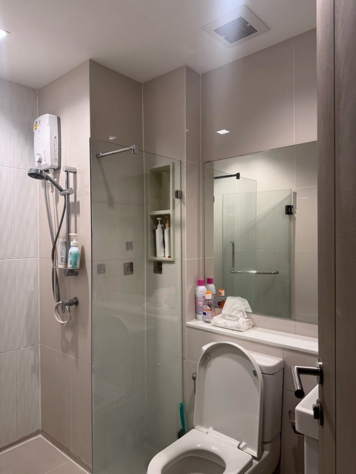 ให้เช่าคอนโดพระราม 9 เพชรบุรีตัดใหม่ RCA : ให้เช่า Life Asoke Rama9 (ไลฟ์ อโศก พระราม9) 1 ห้องนอน 1ห้องน้ำ (1bed plus) 33 ตรม.  ตึก A ชั้น 16 วิวเมืองสวย เฟอร์และเครื่องใช้ไฟฟ้าครบ 23,000 บาท