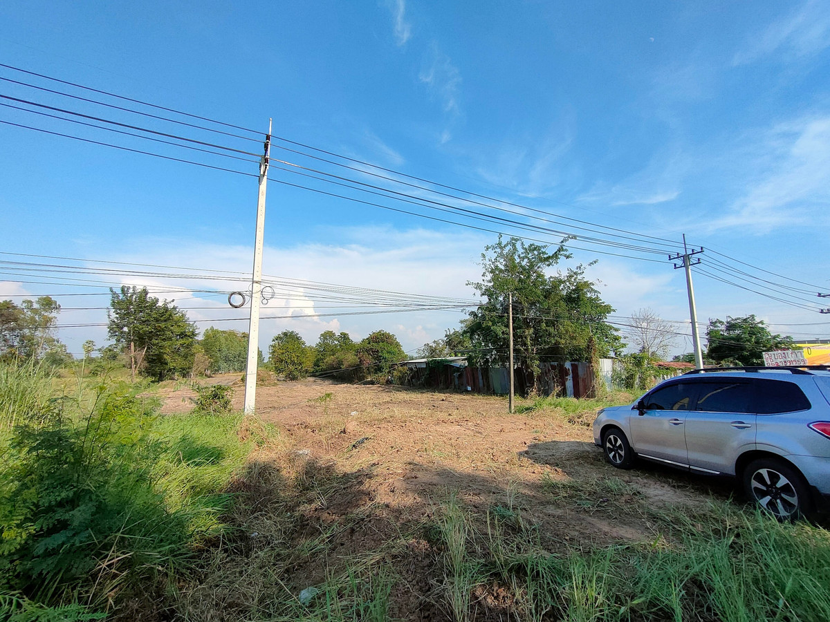 For SaleLandNakhon Sawan : Land for sale in Nakhon Sawan, next to Asia 1 Road (Phahon Yothin), Nakhon Sawan inbound side.