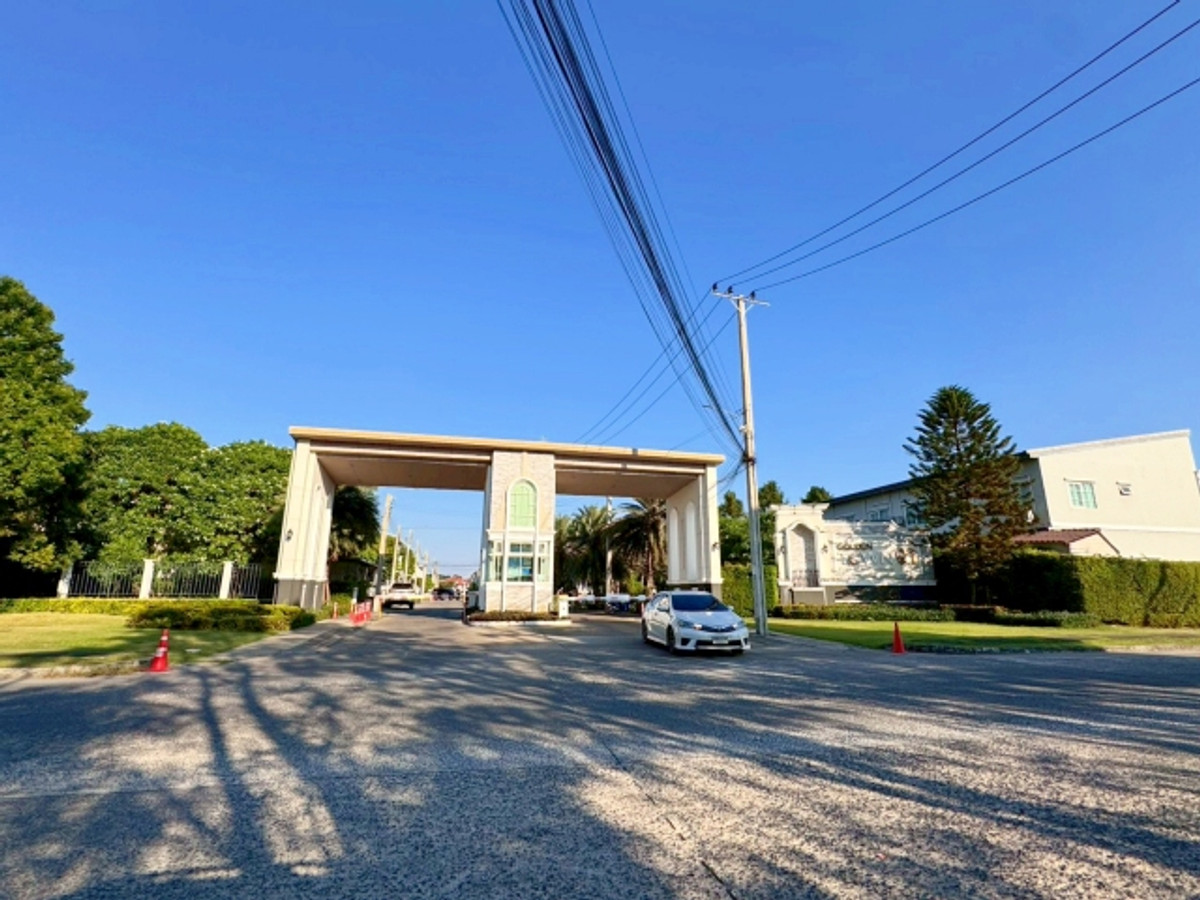 ขายทาวน์โฮมเกษตร นวมินทร์ ลาดปลาเค้า : ขาย ทาวน์เฮ้าส์ 2 ชั้น โกลเด้น ทาวน์ 3 ลาดพร้าว เกษตรนวมินทร์ 21.7 ตรว 117 ตรม 4 นอน 3 น้ำ บ้านหลังมุม