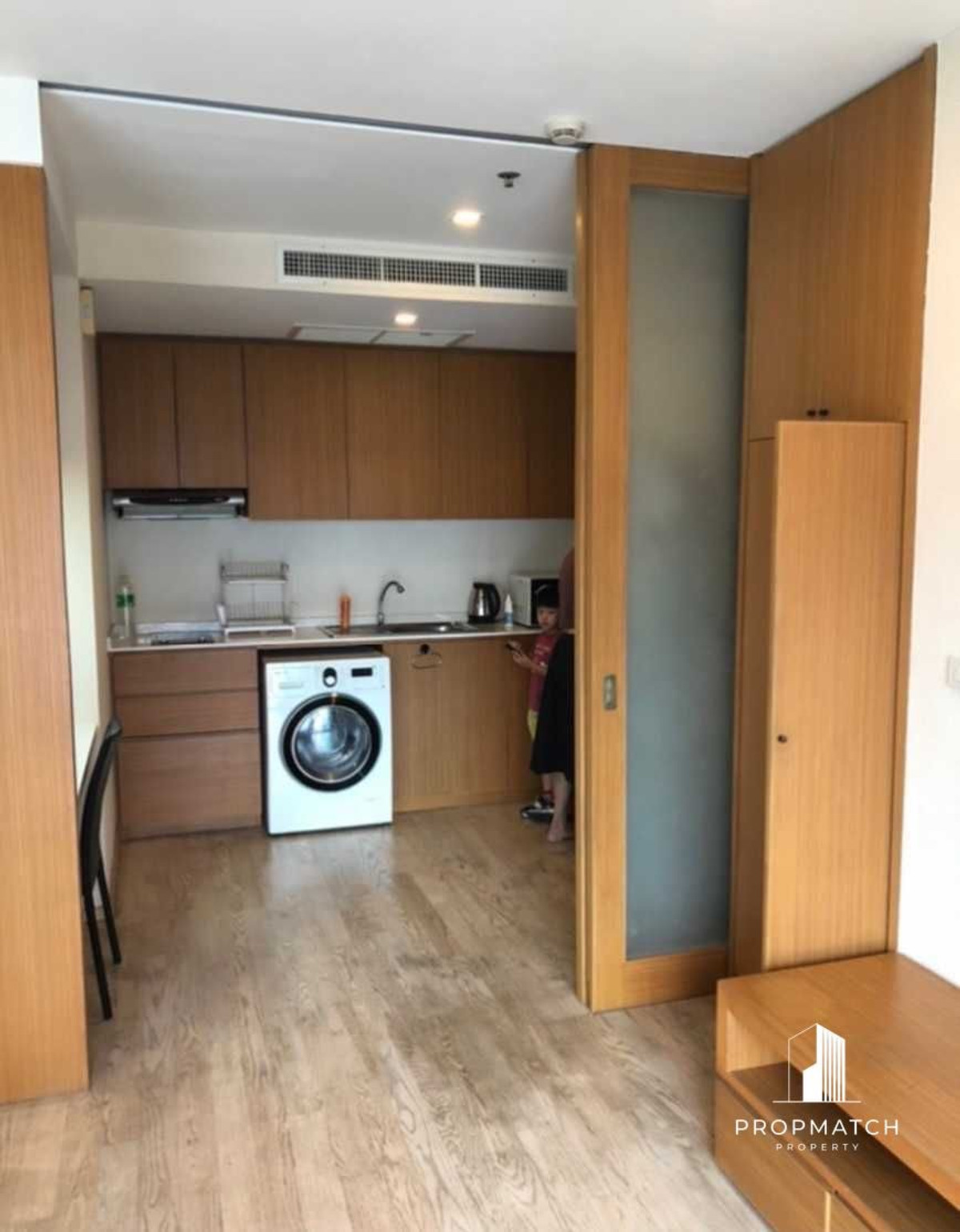 For RentCondoSukhumvit, Asoke, Thonglor : ⚡️Cheapest in the building⚡️Noble remix thongloah 41 Sqm 20,000 B next to BTS Thonglor, has skywalk. If interested, contact to make an appointment to see Putter 0928895628 line : plustor_ss