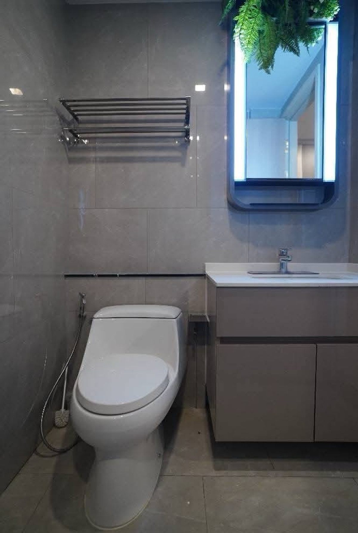 ให้เช่าคอนโดพระราม 9 เพชรบุรีตัดใหม่ RCA : ให้เช่าด่วนคอนโด One9Five Asoke-Rama9 อาคาร A ชั้น 15 วิวเมือง ขนาด 27.5 ตร.ม. ราคา 20,000 บาท