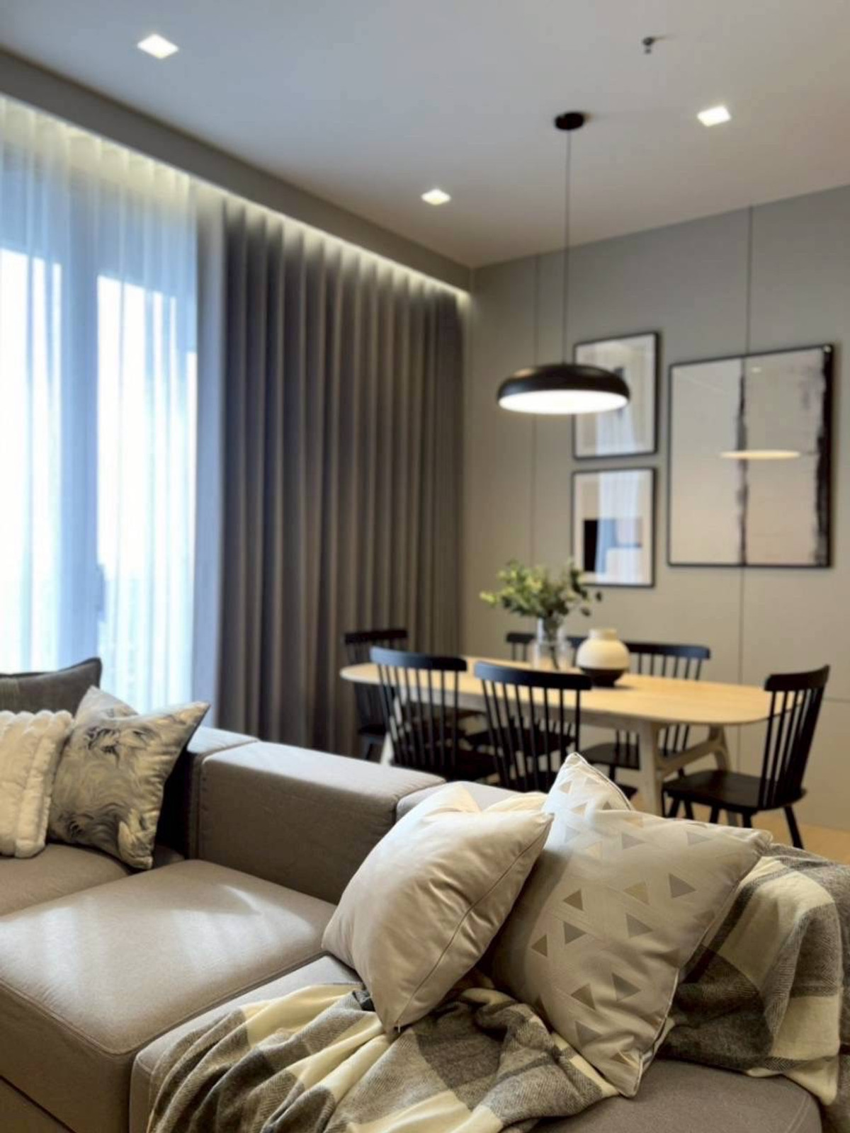 ขายคอนโดสาทร นราธิวาส : ขายด่วน คอนโด Rhythm เจริญกรุง-พาวิลเลียน 2 นอน 3 น้ำ 1 ห้องแม่บ้าน ตกแต่ง Built-in อย่างดี ตามภาพ ห้องใหม่ ไม่เคยเข้าอยู่ เข้าอยู่ได้เลย