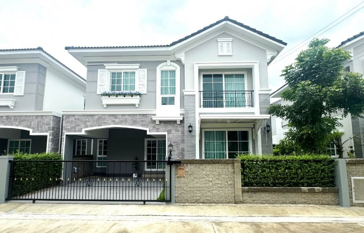For RentHouseSamut Prakan,Samrong : Luxury 4 bedroom house, Sukhumvit-La Salle, ready to move in, near BTS. 
Rent 62,500 baht/month, comfortable, complete with all functions.
