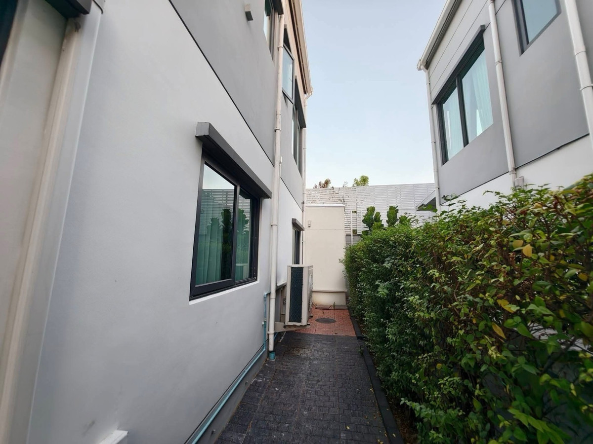 For RentHouseLadkrabang, Suwannaphum Airport : Luxury house for rent, The City Sukhumvit-On Nut.