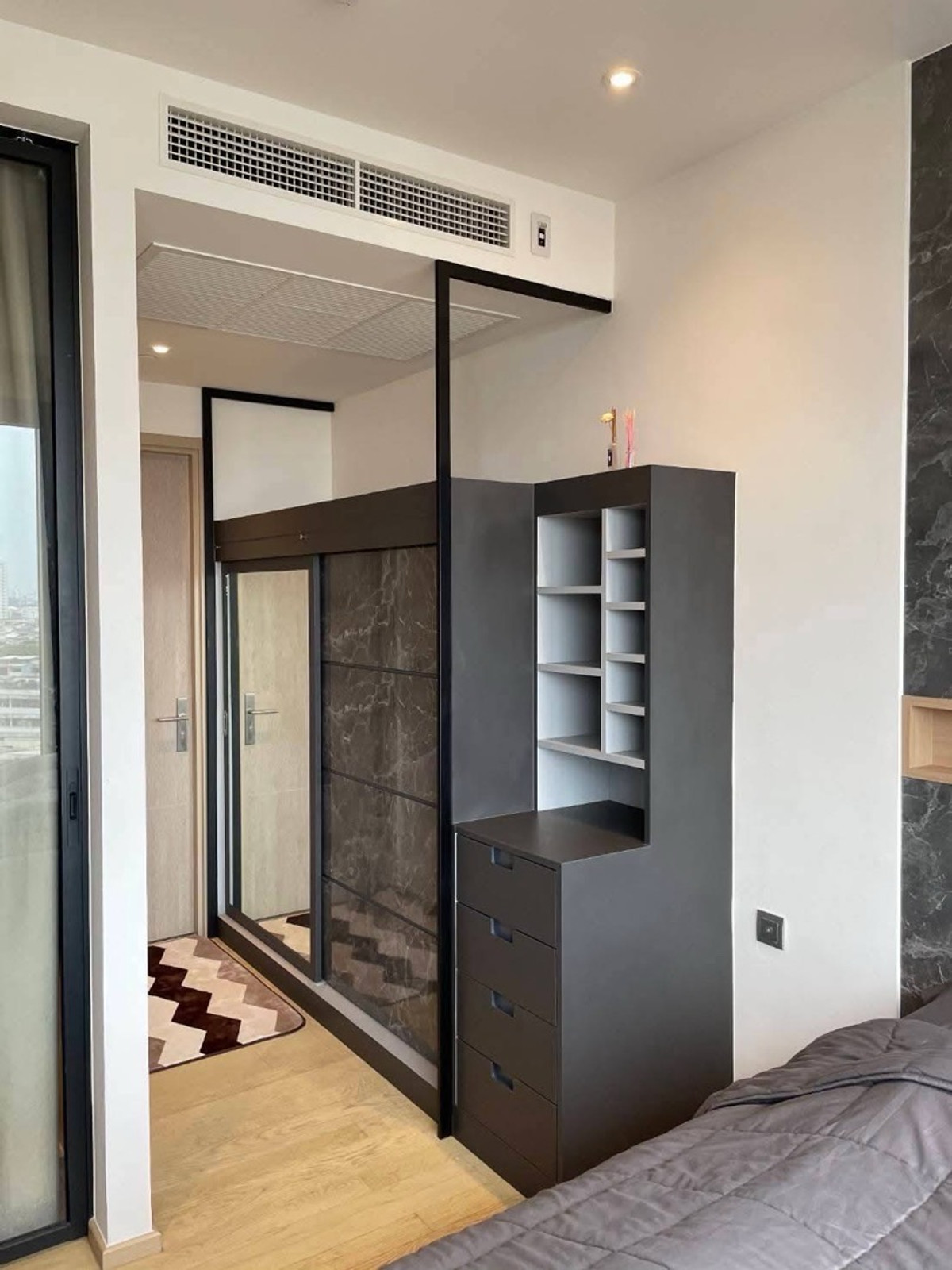 ให้เช่าคอนโดพระราม 9 เพชรบุรีตัดใหม่ RCA : ให้เช่าด่วนคอนโด Ashton Asoke-Rama9  ชั้น 10-20 อาคาร Alpha วิวเซ็นทรัล ขนาด  40 ตร.ม. 1 ห้องนอน ราคา 33,000 บาท พร้อมอยู่ ต่อรองได้นิดหน่อย 