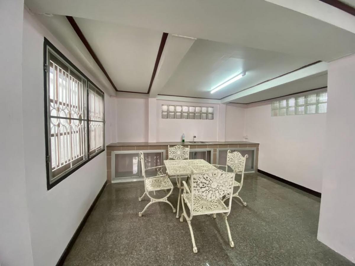 ให้เช่าบ้านพระราม 9 เพชรบุรีตัดใหม่ RCA : 28/02/2026, บ้าน 4 ห้องนอน พร้อมพื้นที่กว้างใจกลางพระราม 9 เช่าหรือซื้อได้ ตามใจคุณ ราคาเริ่มต้นดีมาก!