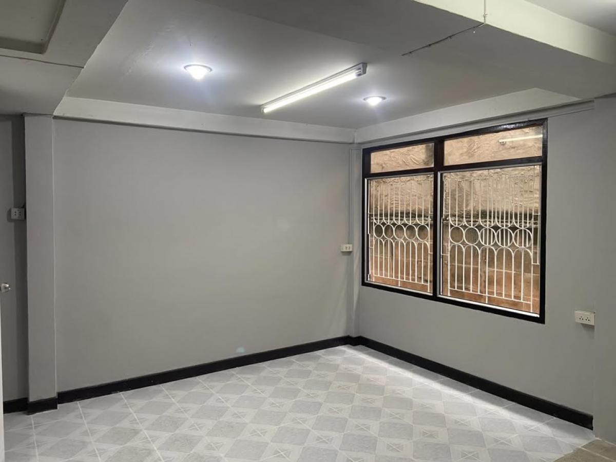 ให้เช่าบ้านพระราม 9 เพชรบุรีตัดใหม่ RCA : 28/02/2026, บ้าน 4 ห้องนอน พร้อมพื้นที่กว้างใจกลางพระราม 9 เช่าหรือซื้อได้ ตามใจคุณ ราคาเริ่มต้นดีมาก!