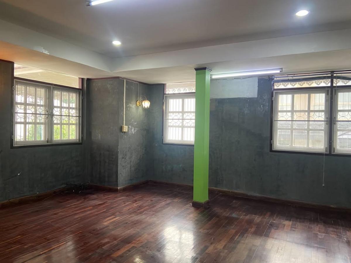 ให้เช่าบ้านพระราม 9 เพชรบุรีตัดใหม่ RCA : 28/02/2026, บ้าน 4 ห้องนอน พร้อมพื้นที่กว้างใจกลางพระราม 9 เช่าหรือซื้อได้ ตามใจคุณ ราคาเริ่มต้นดีมาก!